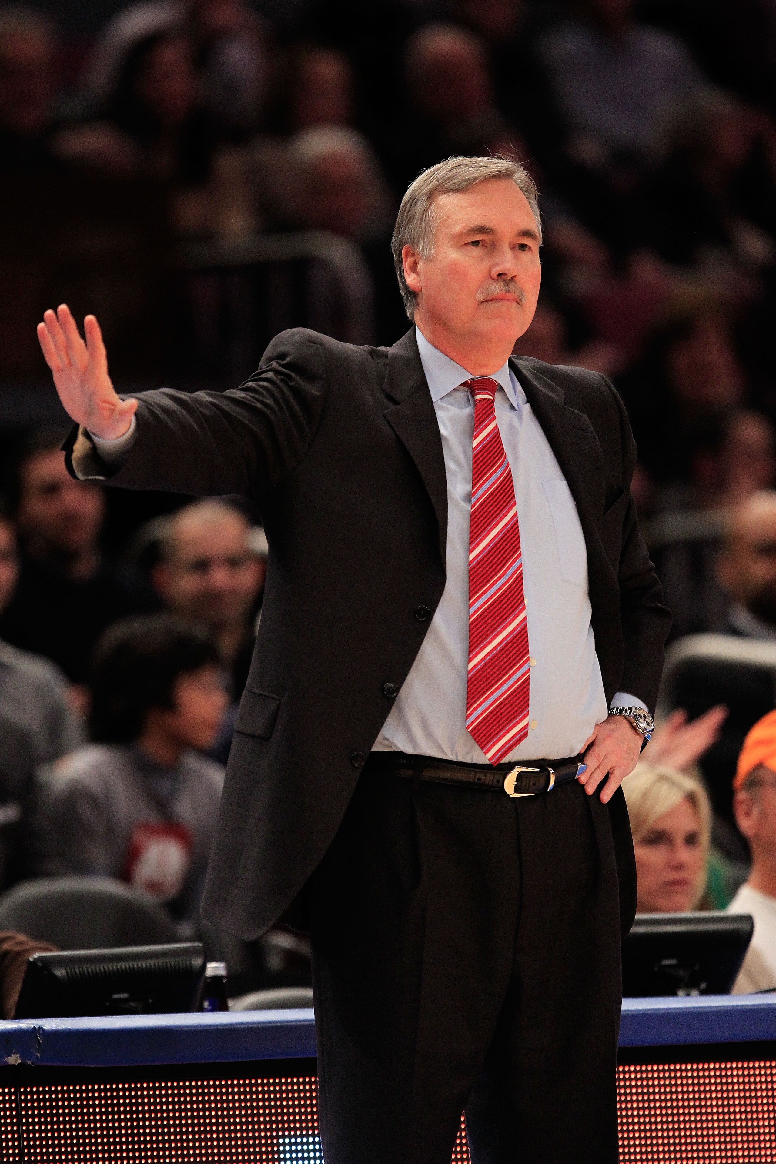 NEW YORK, NY - FEBRUARY 09: Head coach Mike D'Antoni of the New York Knicks gestures from the sideline during the game against the Los Angeles Clippers at Madison Square Garden on February 9, 2011 in New York City. NOTE TO USER: User expressly acknowledg NEW YORK, NY - FEBRUARY 09: Head coach Mike D'Antoni of the New York Knicks gestures from the sideline during the game against the Los Angeles Clippers at Madison Square Garden on February 9, 2011 in New York City. NOTE TO USER: User expressly acknowledg