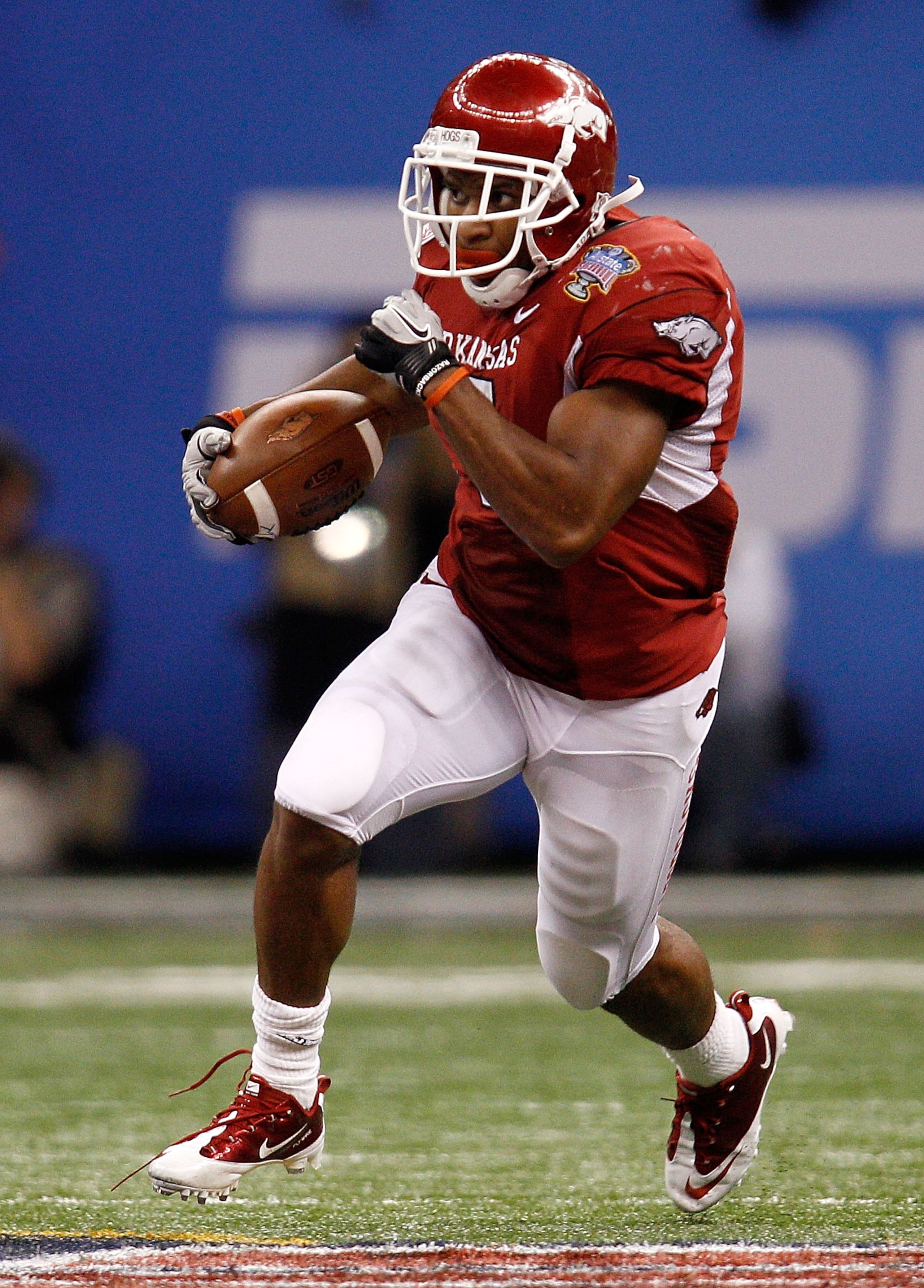 NEW ORLEANS, LA - JANUARY 04: Knile Davis #7 of the Arkansas Razorbacks runs the ball against the Ohio State Buckeyes during the Allstate Sugar Bowl at the Louisiana Superdome on January 4, 2011 in New Orleans, Louisiana. (Photo by Chris Graythen/Getty NEW ORLEANS, LA - JANUARY 04: Knile Davis #7 of the Arkansas Razorbacks runs the ball against the Ohio State Buckeyes during the Allstate Sugar Bowl at the Louisiana Superdome on January 4, 2011 in New Orleans, Louisiana. (Photo by Chris Graythen/Getty
