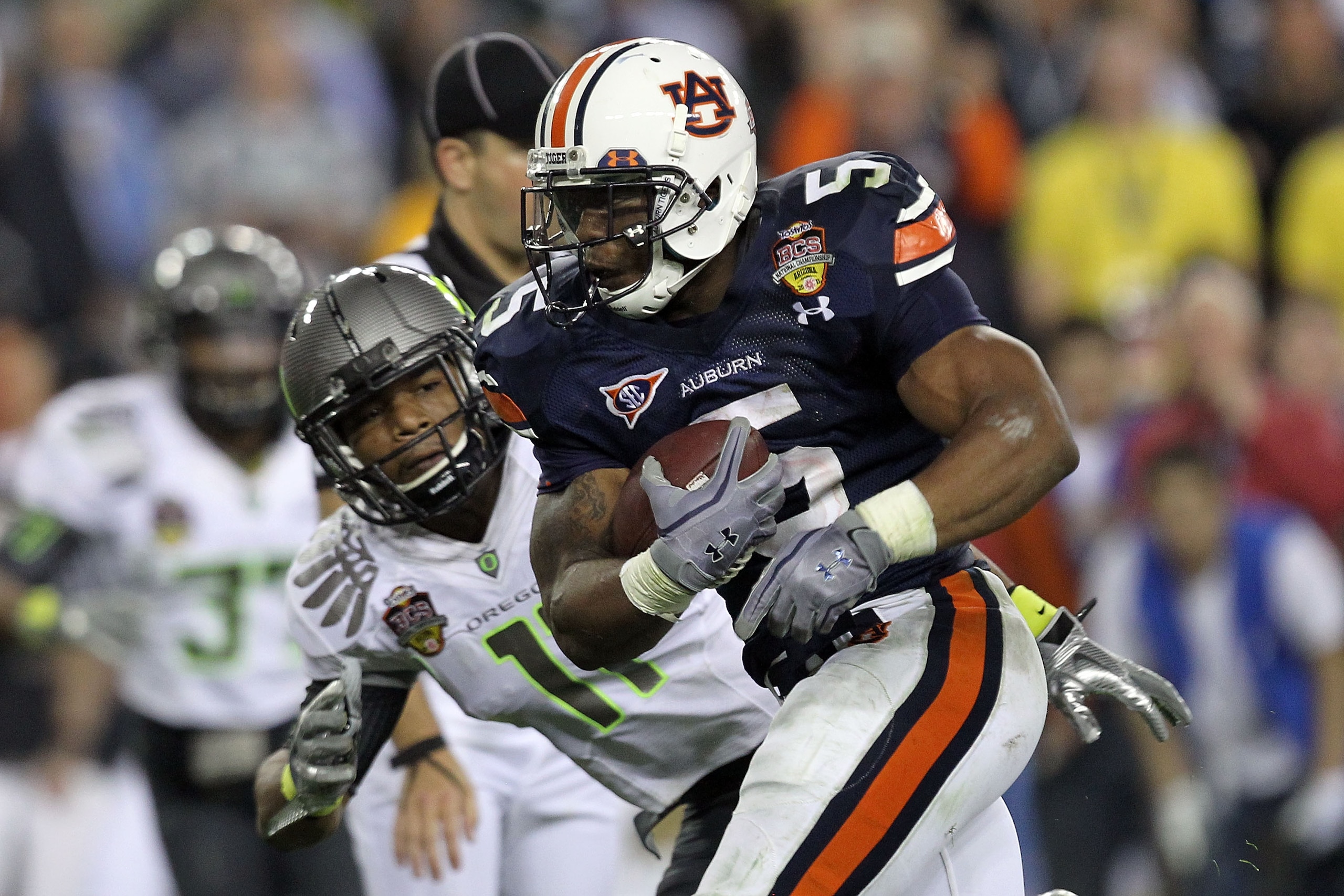 GLENDALE, AZ - JANUARY 10: Michael Dyer #5 of the Auburn Tigers runs the ball for a 37-yards late in the fourth quarter during the Tostitos BCS National Championship Game at University of Phoenix Stadium on January 10, 2011 in Glendale, Arizona. (Photo GLENDALE, AZ - JANUARY 10: Michael Dyer #5 of the Auburn Tigers runs the ball for a 37-yards late in the fourth quarter during the Tostitos BCS National Championship Game at University of Phoenix Stadium on January 10, 2011 in Glendale, Arizona. (Photo