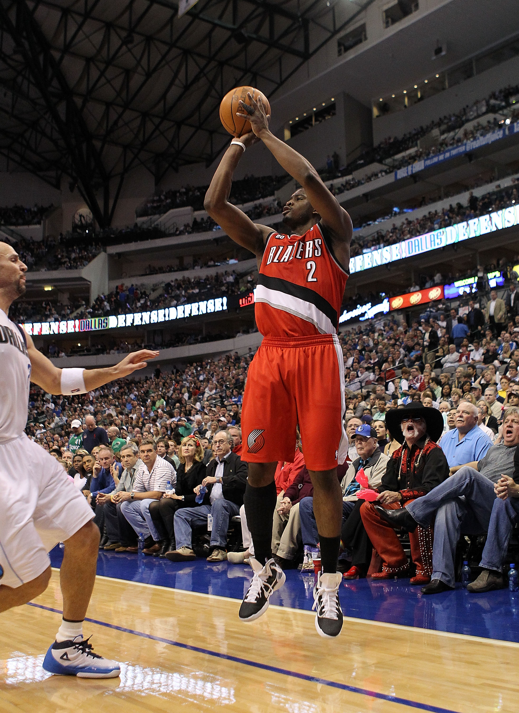 DALLAS, TX - DECEMBER 15:  Guard Wesley Matthews #2 of the Portland Trail Blazers takes a shot against the Dallas Mavericks at American Airlines Center on December 15, 2010 in Dallas, Texas.  NOTE TO USER: User expressly acknowledges and agrees that, by d