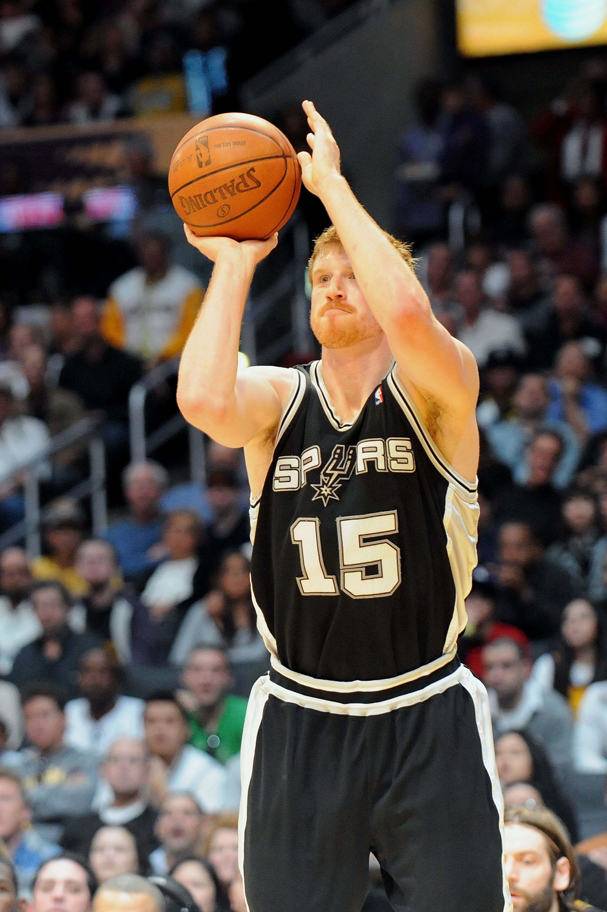 LOS ANGELES, CA - JANUARY 25:  Matt Bonner #15 of the San Antonio Spurs shoots the ball during the game against the Los Angeles Lakers at the Staples Center on January 25, 2009 in Los Angeles, California.  The Lakers defeated the Spurs 99-85.  NOTE TO USE
