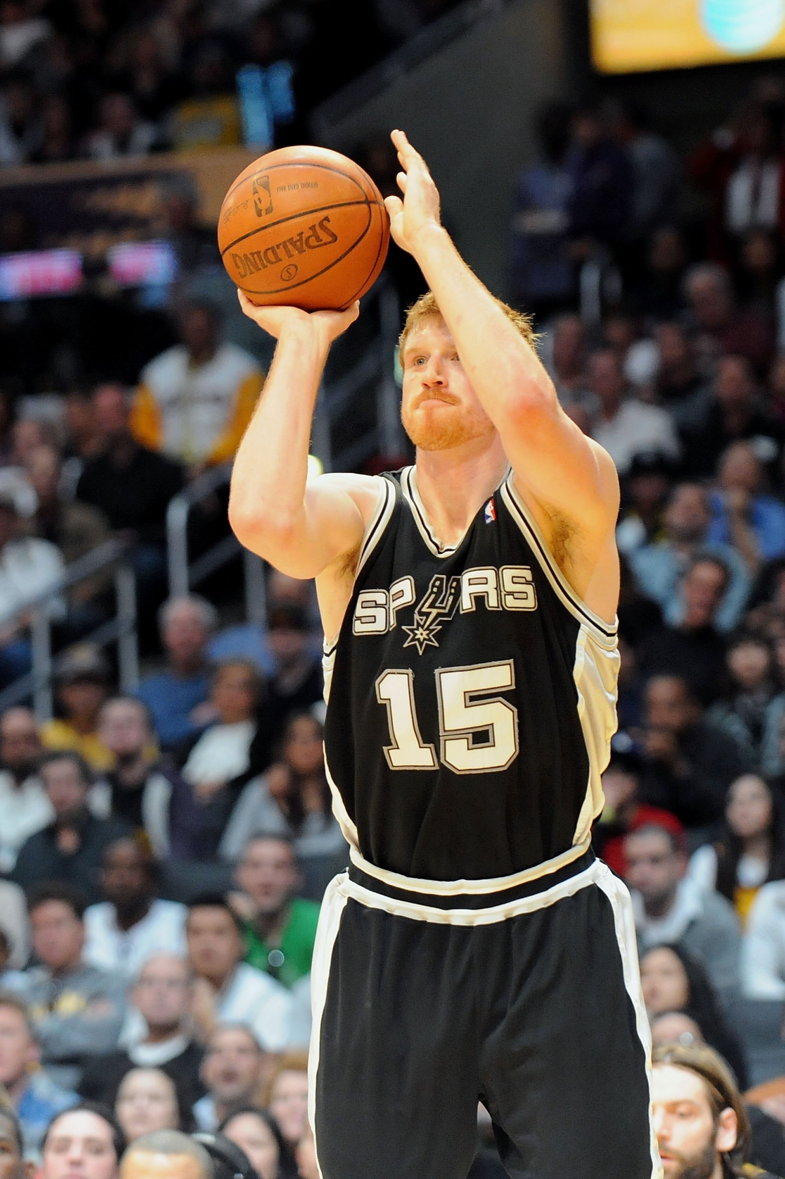 LOS ANGELES, CA - JANUARY 25:  Matt Bonner #15 of the San Antonio Spurs shoots the ball during the game against the Los Angeles Lakers at the Staples Center on January 25, 2009 in Los Angeles, California.  The Lakers defeated the Spurs 99-85.  NOTE TO USE