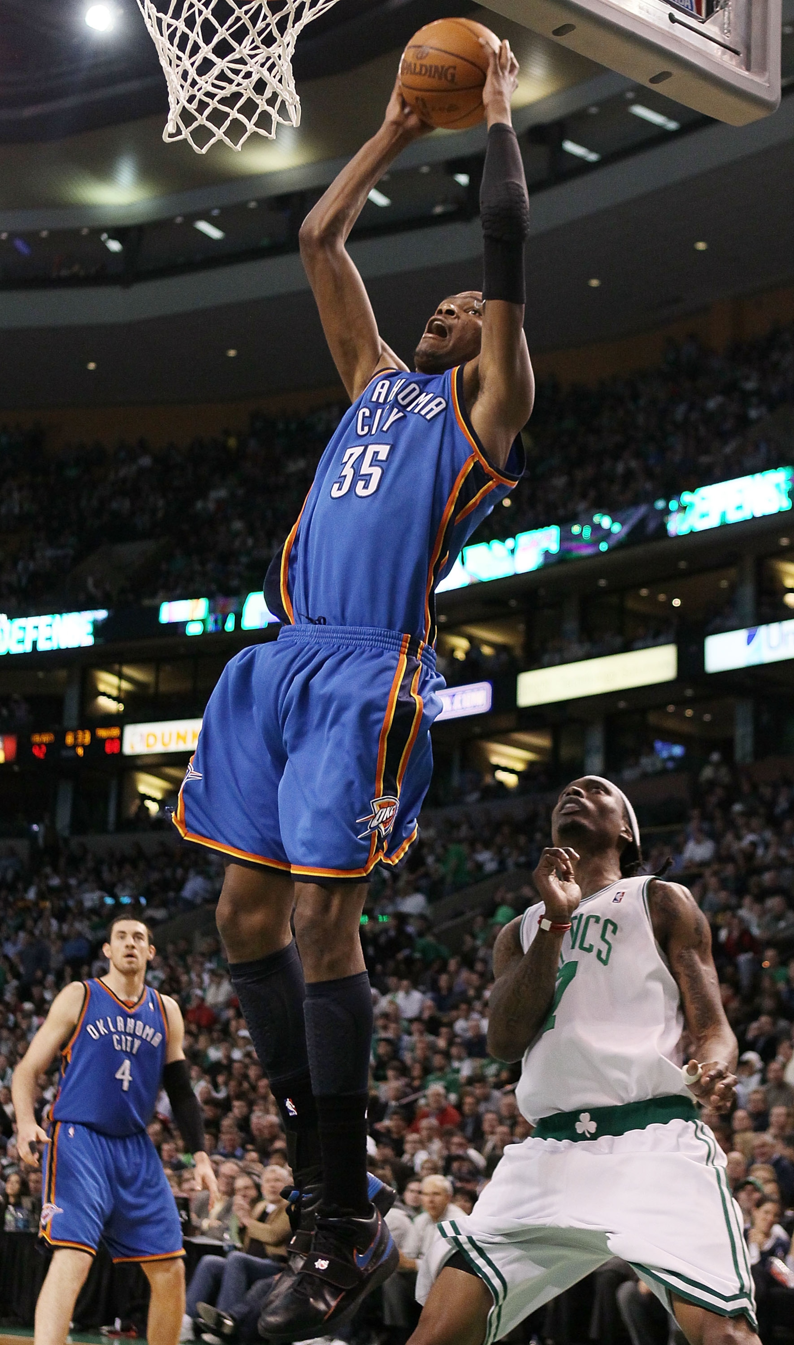 BOSTON - MARCH 31:  Kevin Durant #35 of the Oklahoma City Thunder goes in for the dunk as Marquis Daniels #7 of the Boston Celtics defends on March 31, 2010 at the TD Garden in Boston, Massachusetts. The Oklahoma City Thunder defeated the Boston Celtics 1