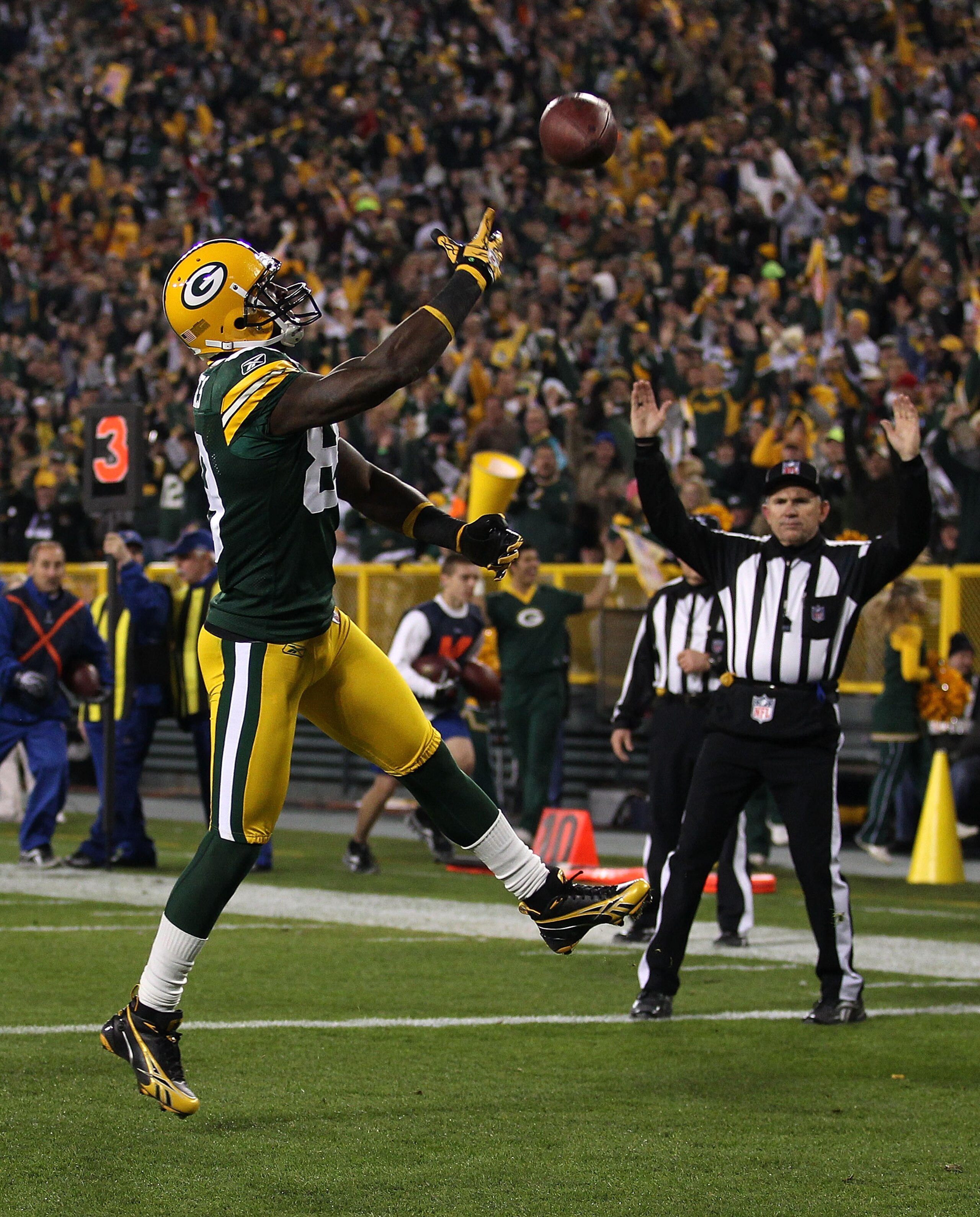 GREEN BAY, WI - NOVEMBER 07: James Jones #89 of the Green Bay Packers throws the ball into the air after scoring a touchdown against the Dallas Cowboys at Lambeau Field on November 7, 2010 in Green Bay, Wisconsin. (Photo by Jonathan Daniel/Getty Images) GREEN BAY, WI - NOVEMBER 07: James Jones #89 of the Green Bay Packers throws the ball into the air after scoring a touchdown against the Dallas Cowboys at Lambeau Field on November 7, 2010 in Green Bay, Wisconsin. (Photo by Jonathan Daniel/Getty Images)