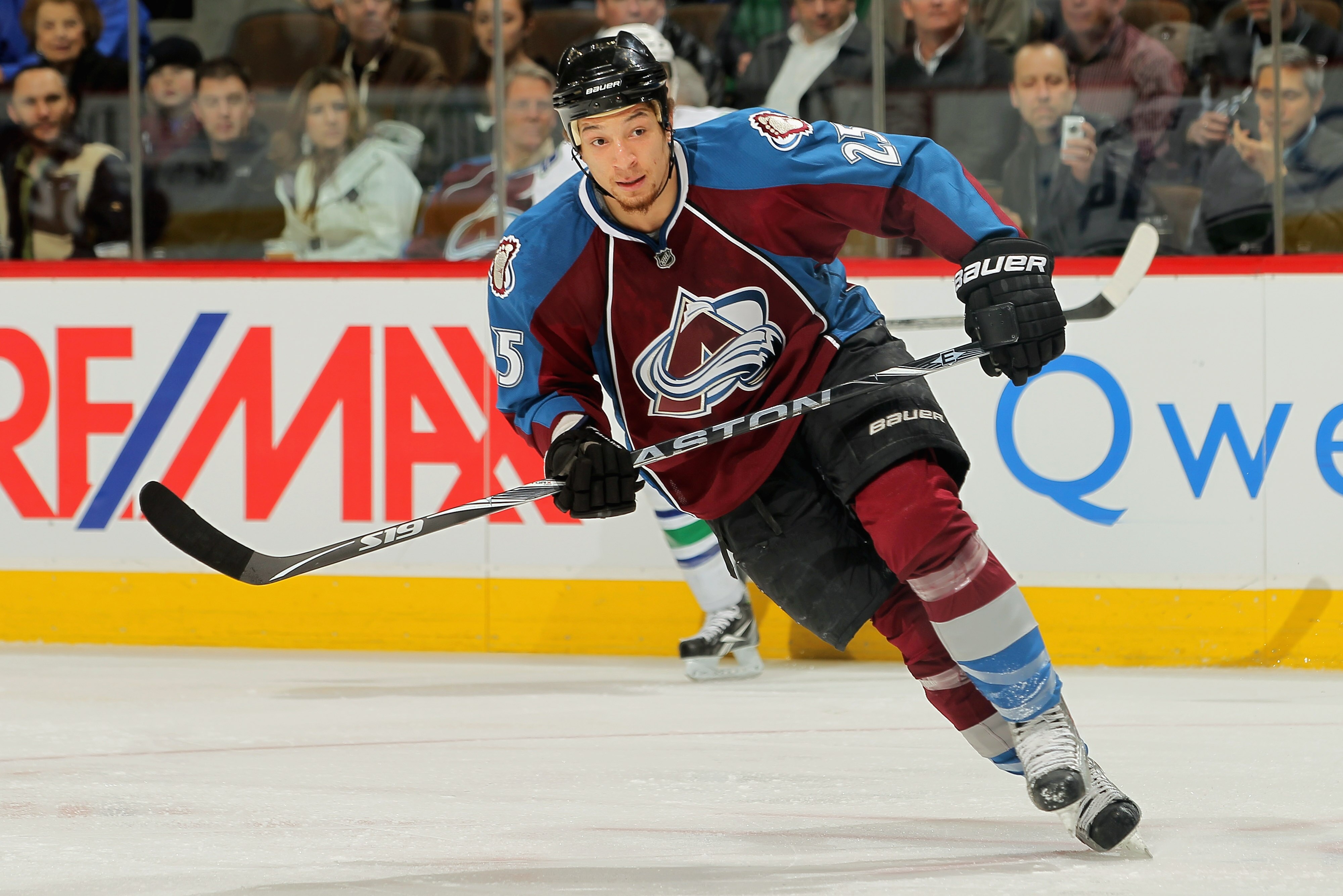 DENVER, CO - JANUARY 18:  Chris Stewart #25 of the Colorado Avalanche skates against the Vancouver Canucks at the Pepsi Center on January 18, 2011 in Denver, Colorado. The Avalanche defeated the Canucks 4-3 in overtime.  (Photo by Doug Pensinger/Getty Ima