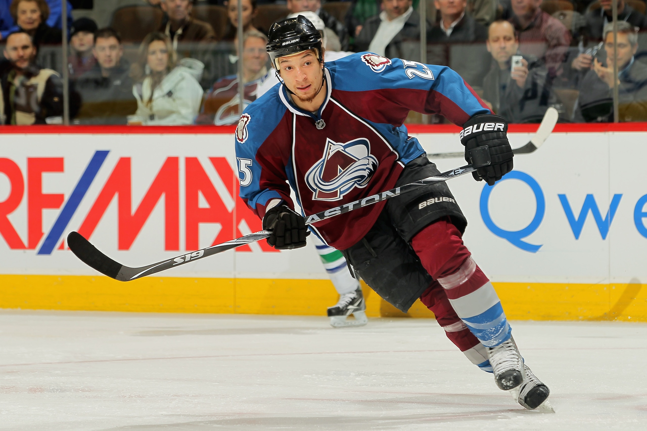 DENVER, CO - JANUARY 18:  Chris Stewart #25 of the Colorado Avalanche skates against the Vancouver Canucks at the Pepsi Center on January 18, 2011 in Denver, Colorado. The Avalanche defeated the Canucks 4-3 in overtime.  (Photo by Doug Pensinger/Getty Ima