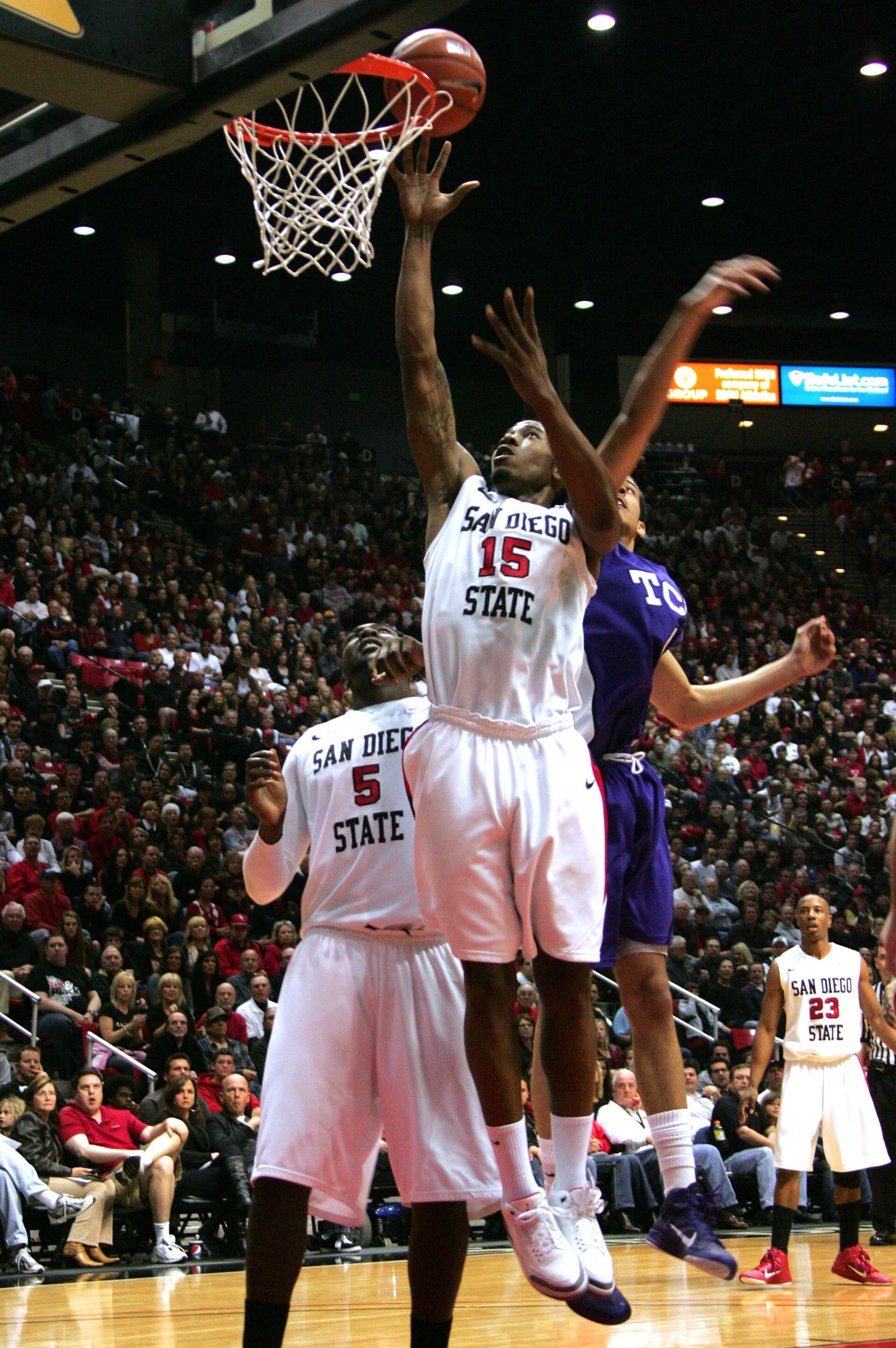 SAN DIEGO, CA - FEBRUARY 5: Kawhi Leonard #15 of San Diego State tips the ball into the basket against TCU at Cox Arena in San Diego Saturday, February 5, 2011. SDSU beat TCU 60-53. (Photo by Kent Horner/Getty Images)