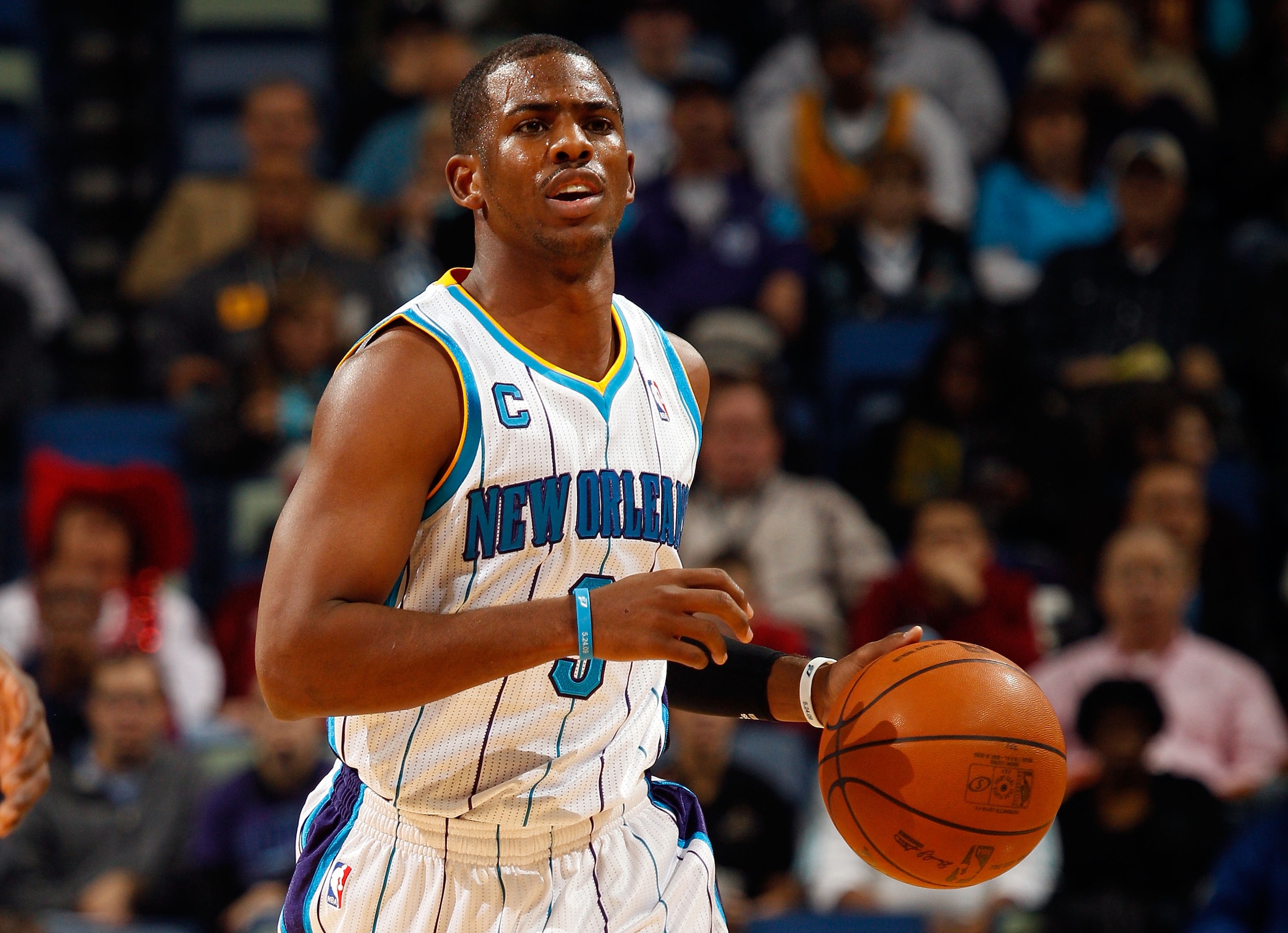 NEW ORLEANS, LA - JANUARY 03: Chris Paul #3 of the New Orleans Hornets moves the ball in the first half against the Philadelphia 76ers at New Orleans Arena on January 3, 2011 in New Orleans, Louisiana. NOTE TO USER: User expressly acknowledges and agrees NEW ORLEANS, LA - JANUARY 03: Chris Paul #3 of the New Orleans Hornets moves the ball in the first half against the Philadelphia 76ers at New Orleans Arena on January 3, 2011 in New Orleans, Louisiana. NOTE TO USER: User expressly acknowledges and agrees