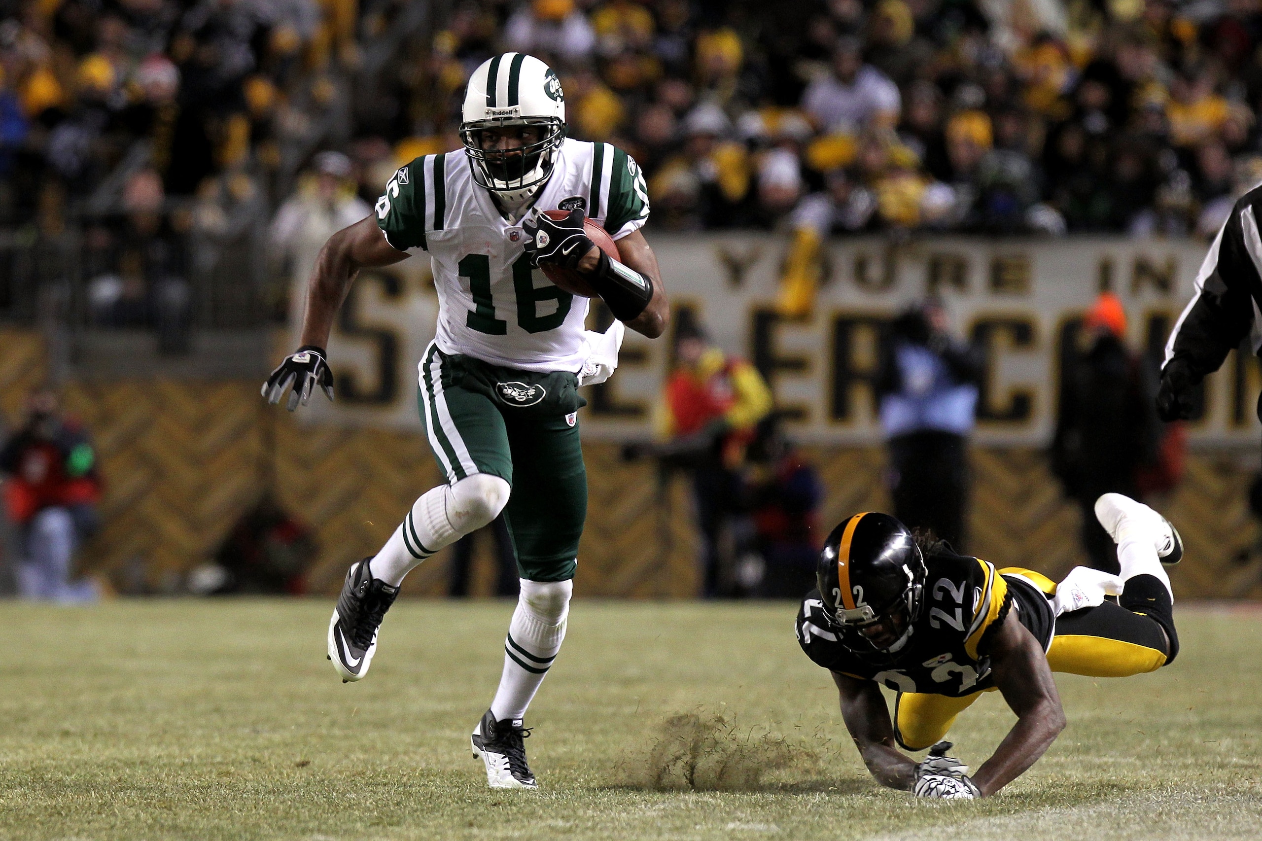 PITTSBURGH, PA - JANUARY 23:  Brad Smith #16 of the New York Jets runs with the ball against William Gay #22 of the Pittsburgh Steelers during the 2011 AFC Championship game at Heinz Field on January 23, 2011 in Pittsburgh, Pennsylvania. The Steelers won
