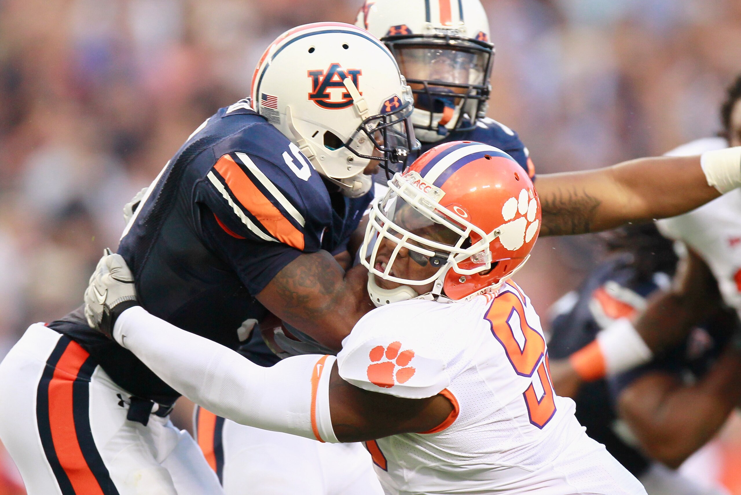 AUBURN, AL - SEPTEMBER 18:  Michael Dyer #5 of the Auburn Tigers against Da'Quan Bowers #93 of the Clemson Tigers at Jordan-Hare Stadium on September 18, 2010 in Auburn, Alabama.  (Photo by Kevin C. Cox/Getty Images)