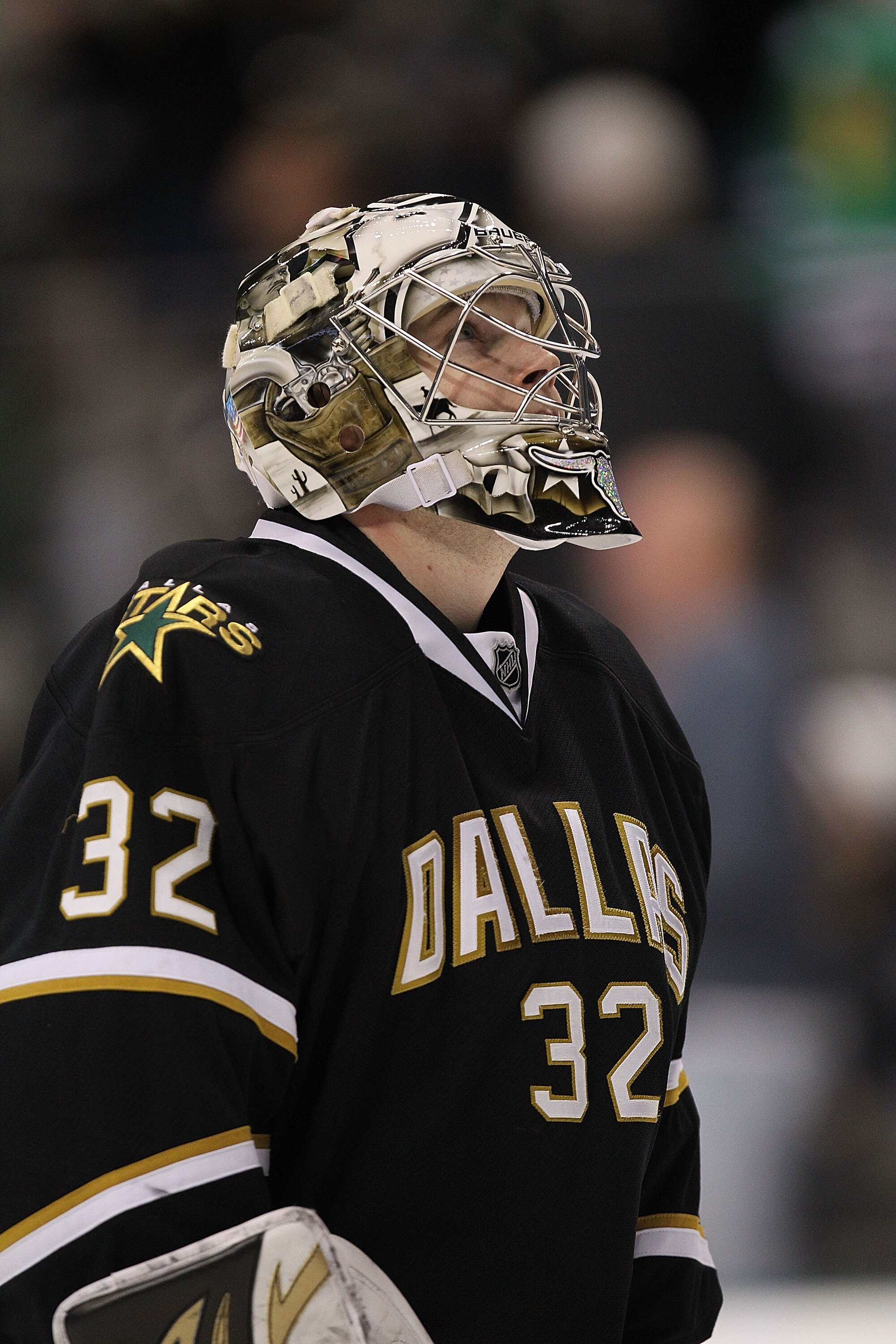 DALLAS, TX - FEBRUARY 09:  Goaltender Kari Lehtonen #32 of the Dallas Stars during play against the Phoenix Coyotes at American Airlines Center on February 9, 2011 in Dallas, Texas.  (Photo by Ronald Martinez/Getty Images)