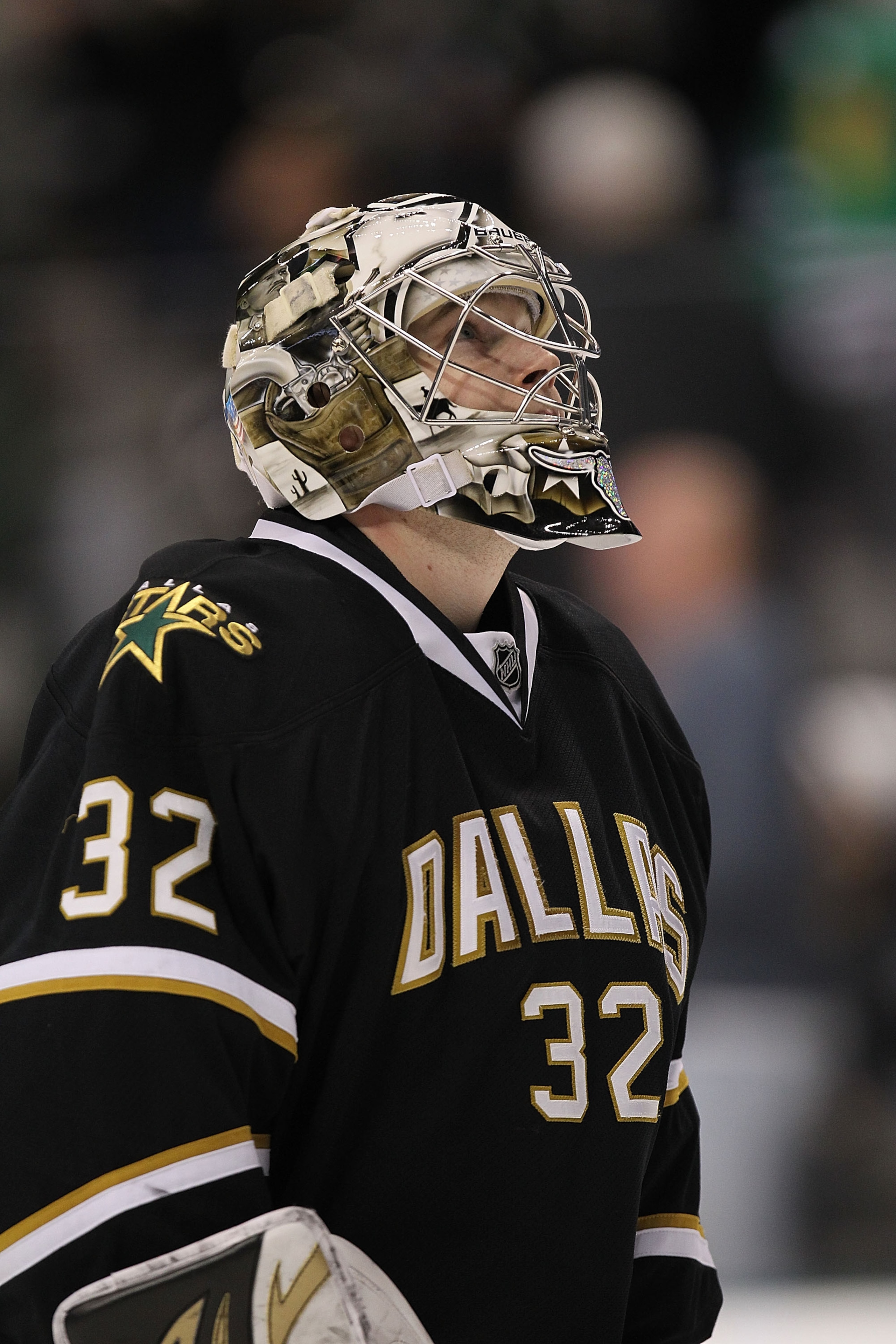 DALLAS, TX - FEBRUARY 09:  Goaltender Kari Lehtonen #32 of the Dallas Stars during play against the Phoenix Coyotes at American Airlines Center on February 9, 2011 in Dallas, Texas.  (Photo by Ronald Martinez/Getty Images)