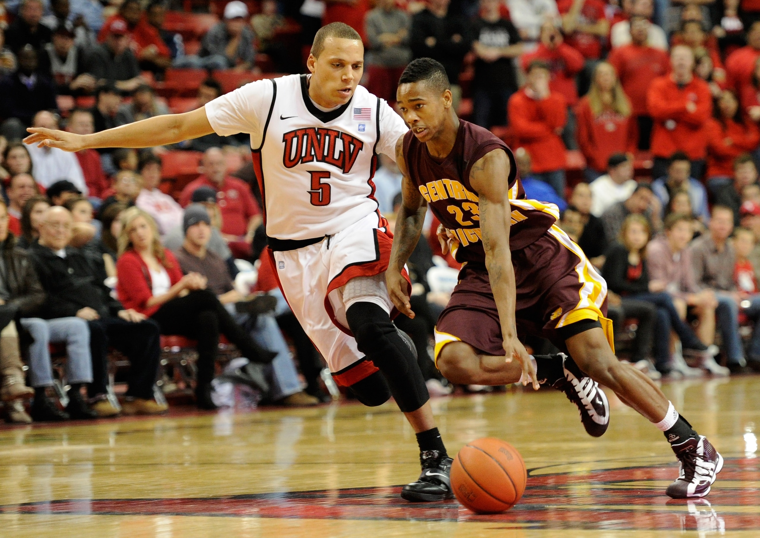 LAS VEGAS, NV - DECEMBER 30: Derek Jackson #23 of the Central Michigan Chippewas brings the ball up the court against Derrick Jasper #5 of the UNLV Rebels during their game at the Thomas & Mack Center December 30, 2010 in Las Vegas, Nevada. UNLV won 73-4 LAS VEGAS, NV - DECEMBER 30: Derek Jackson #23 of the Central Michigan Chippewas brings the ball up the court against Derrick Jasper #5 of the UNLV Rebels during their game at the Thomas & Mack Center December 30, 2010 in Las Vegas, Nevada. UNLV won 73-4
