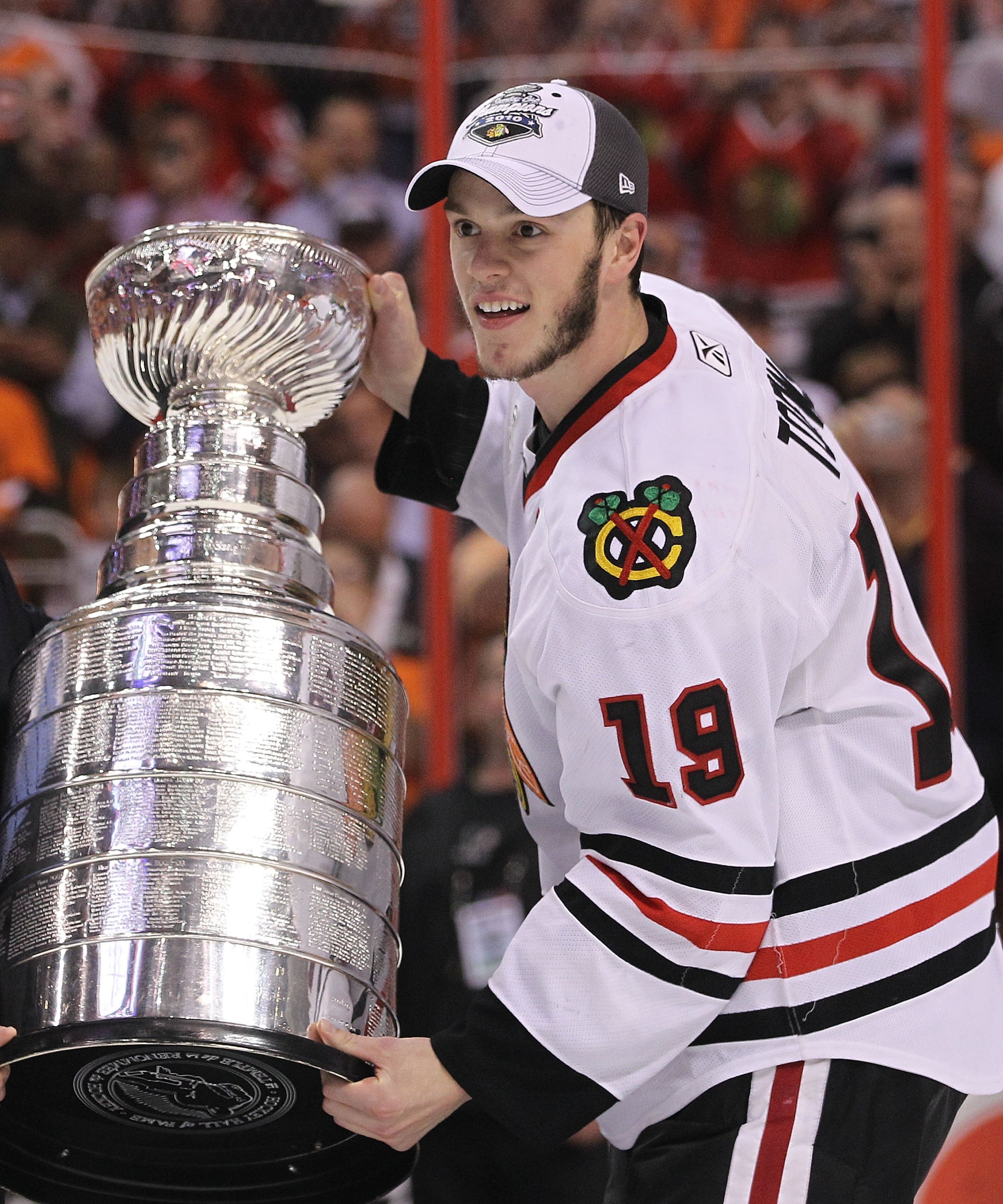 PHILADELPHIA - JUNE 09:  Jonathan Toews #19 of the Chicago Blackhawks hoists the Stanley Cup after the Blackhawks defeated the Philadelphia Flyers 4-3 in overtime to win the Stanley Cup in Game Six of the 2010 NHL Stanley Cup Final at the Wachovia Center