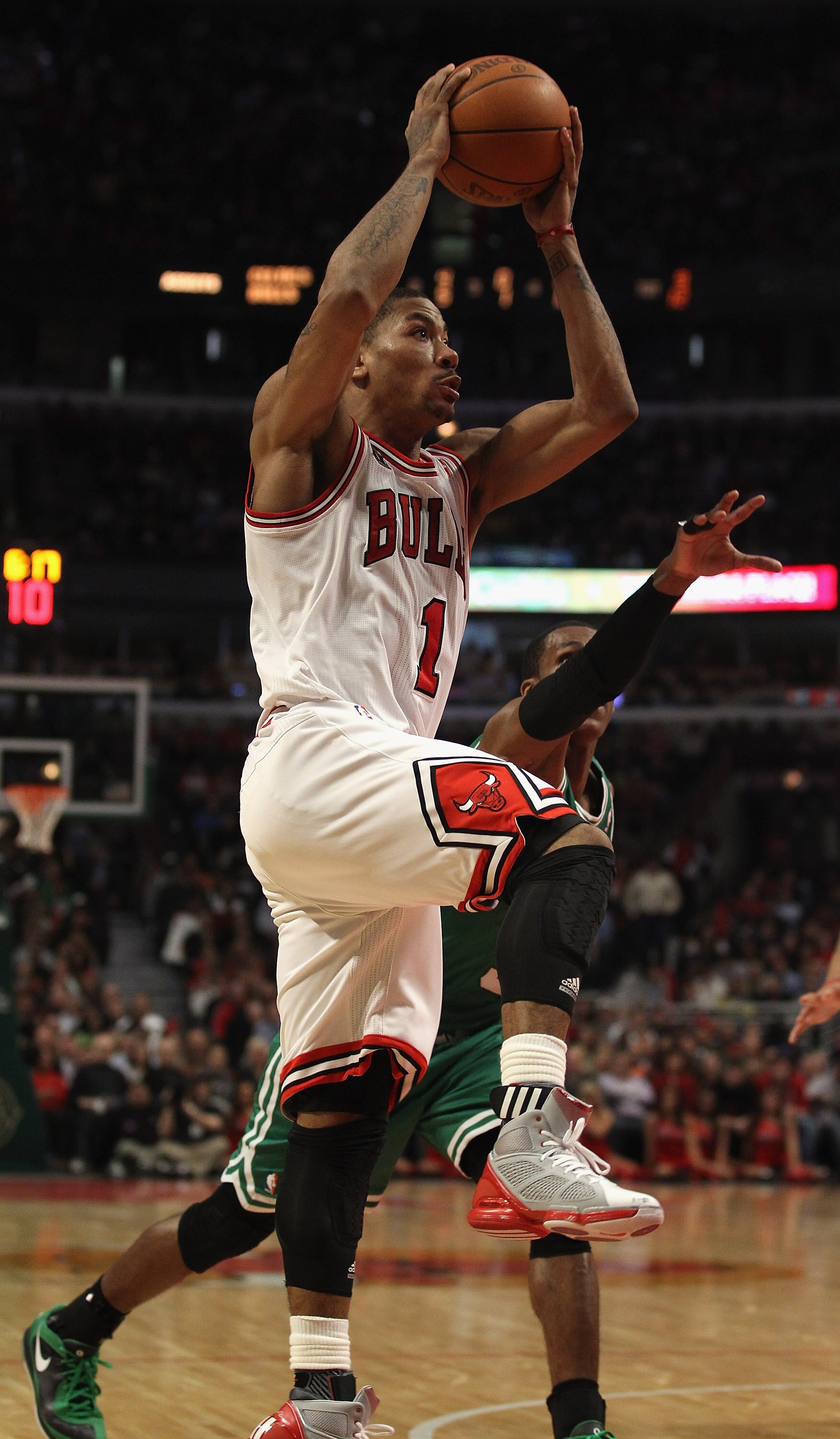 CHICAGO, IL - APRIL 07: Derrick Rose #1 of the Chicago Bulls goes up for a shot past Rajon Rondo #9 of the Boston Celtics at United Center on April 7, 2011 in Chicago, Illinois. The Bulls defeated the Celtics 97-81. NOTE TO USER: User expressly acknowledg