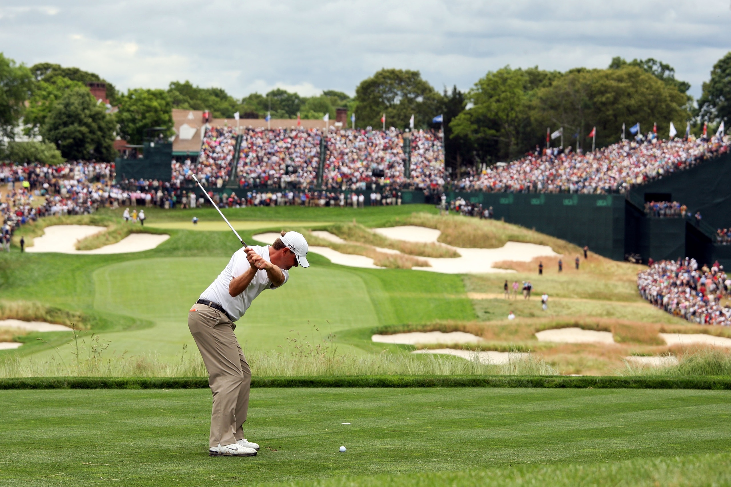 FARMINGDALE, NY - JUNE 22:  Lucas Glover plays his tee shot on the 18th hole during the continuation of the final round of the 109th U.S. Open on the Black Course at Bethpage State Park on June 22, 2009 in Farmingdale, New York.  (Photo by Ross Kinnaird/G