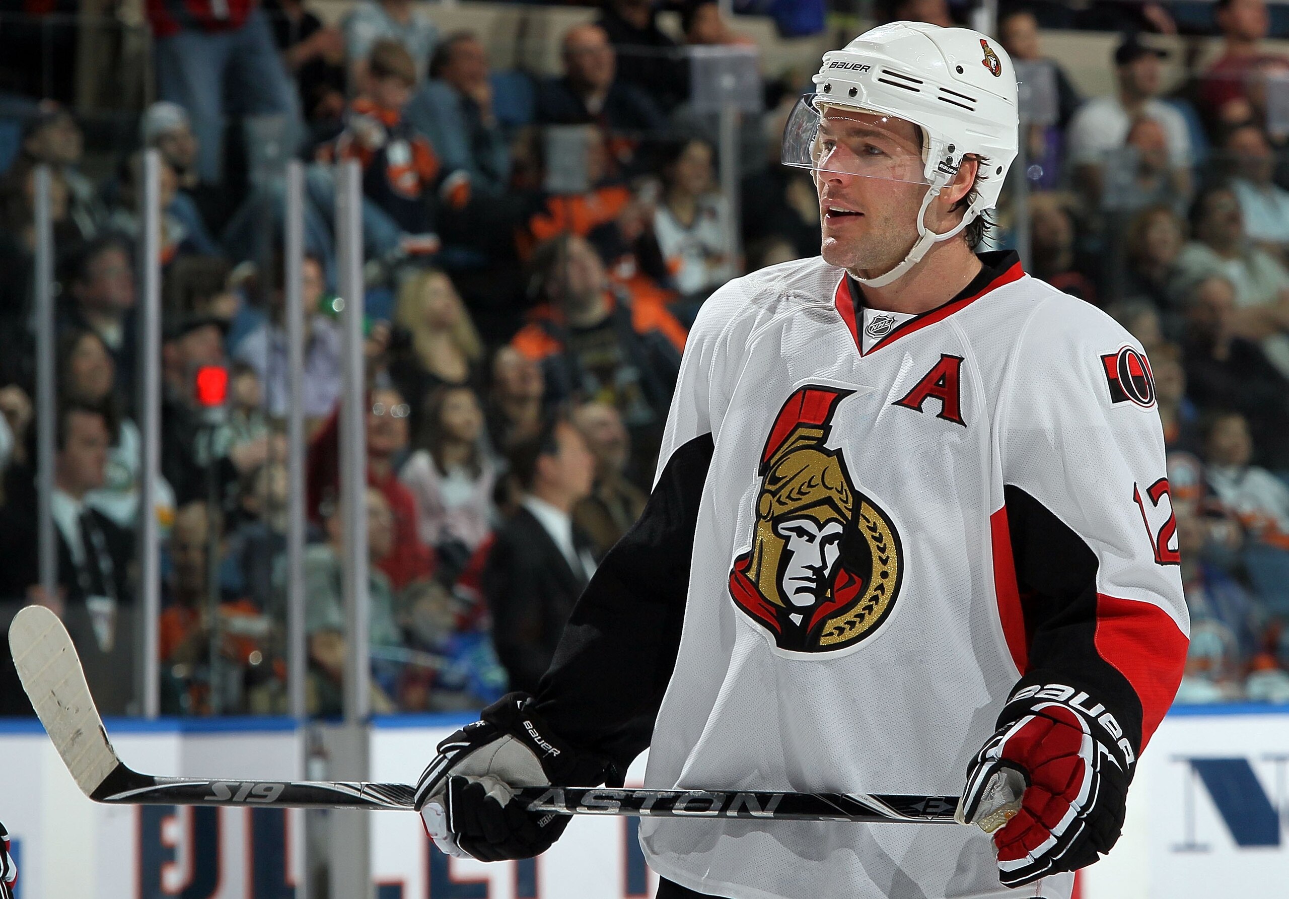 UNIONDALE, NY - APRIL 03:  Mike Fisher #12 of the Ottawa Senators skates against the New York Islanders on April 3, 2010 at Nassau Coliseum in Uniondale, New York. The Isles defeated the Senators 4-1.  (Photo by Jim McIsaac/Getty Images)
