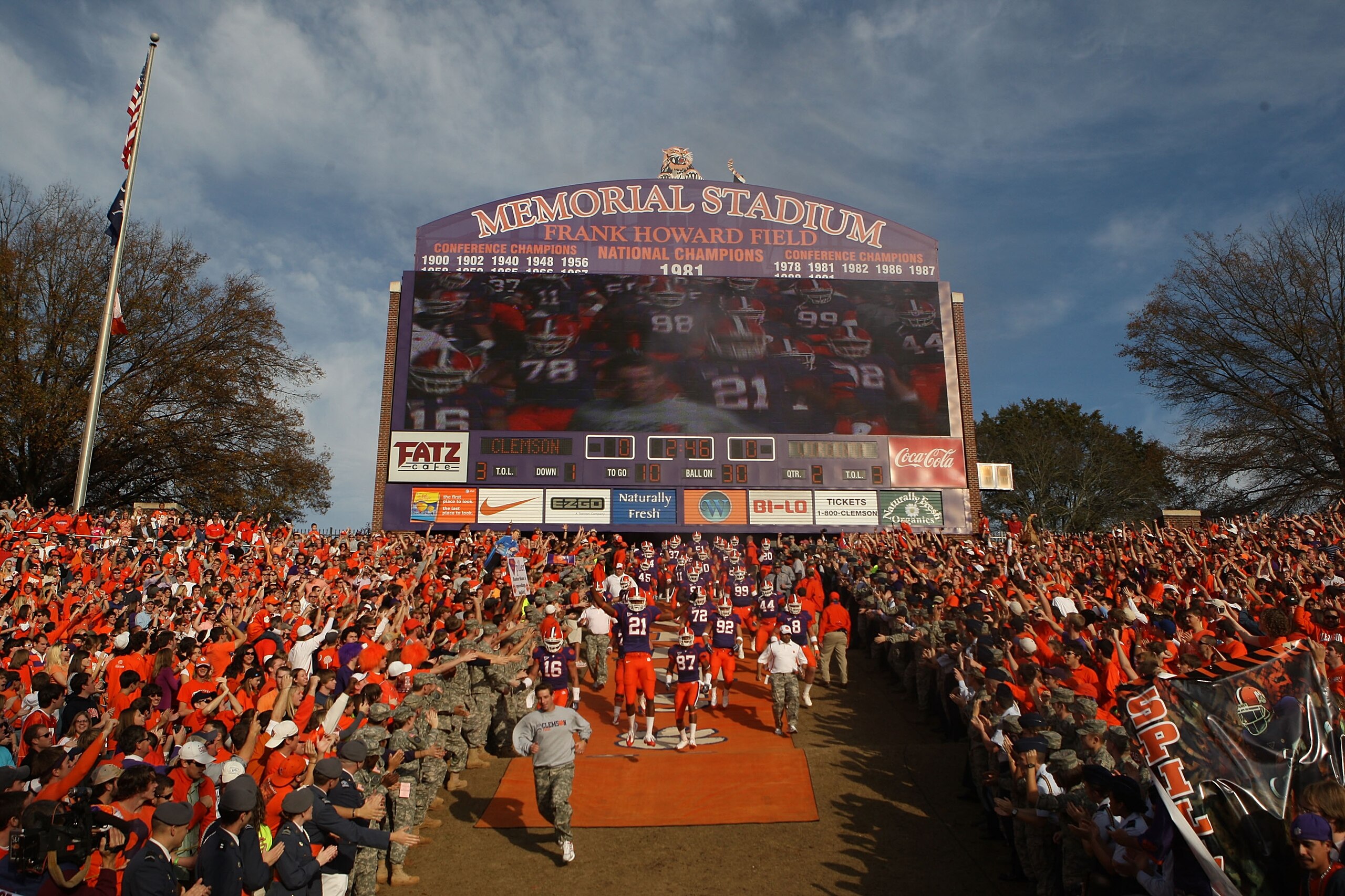 CLEMSON, SC - NOVEMBER 21:  Head coach Dabo Swinney of the Clemson Tigers leads his team onto the field against the Virginia Cavaliers at Memorial Stadium on November 21, 2009 in Clemson, South Carolina.  (Photo by Streeter Lecka/Getty Images)