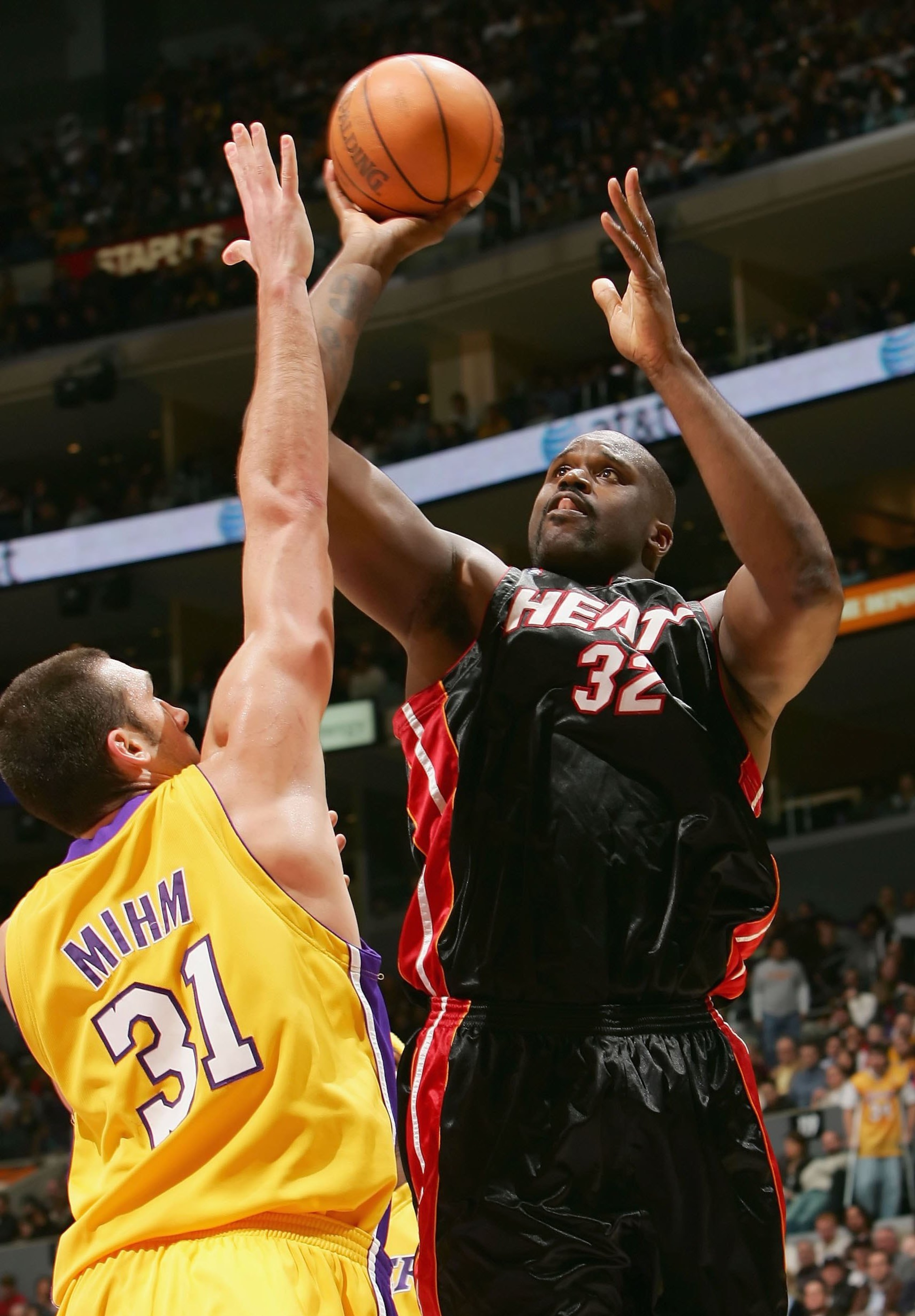 LOS ANGELES - JANUARY 16:   Shaquille O'Neal #32 of the Miami Heat shoots over Chris Mihm #31 of the Los Angeles Lakers on January 16, 2006 at Staples Center in Los Angeles, California. NOTE TO USER: User expressly acknowledges and agrees that, by downloa