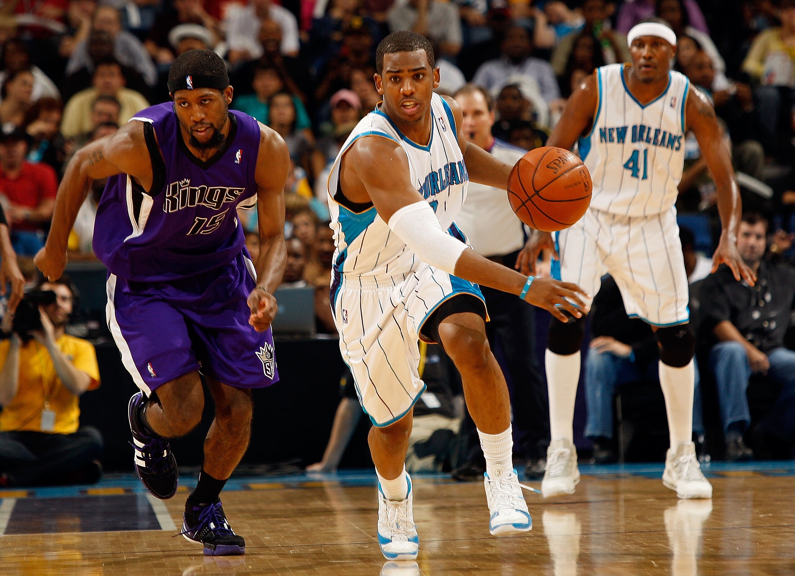 NEW ORLEANS - DECEMBER 20:  Chris Paul #3 of the New Orleans Hornets steals the ball from John Salmons #15 of the Sacramento Kings on December 20, 2008 in New Orleans, Louisiana.  NOTE TO USER: User expressly acknowledges and agrees that, by downloading a