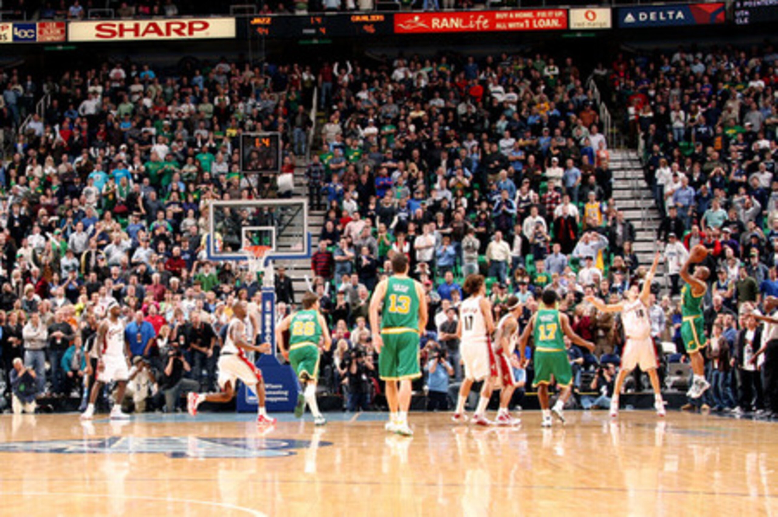 Gaines signs 10-day contract, hits HUGE shot!