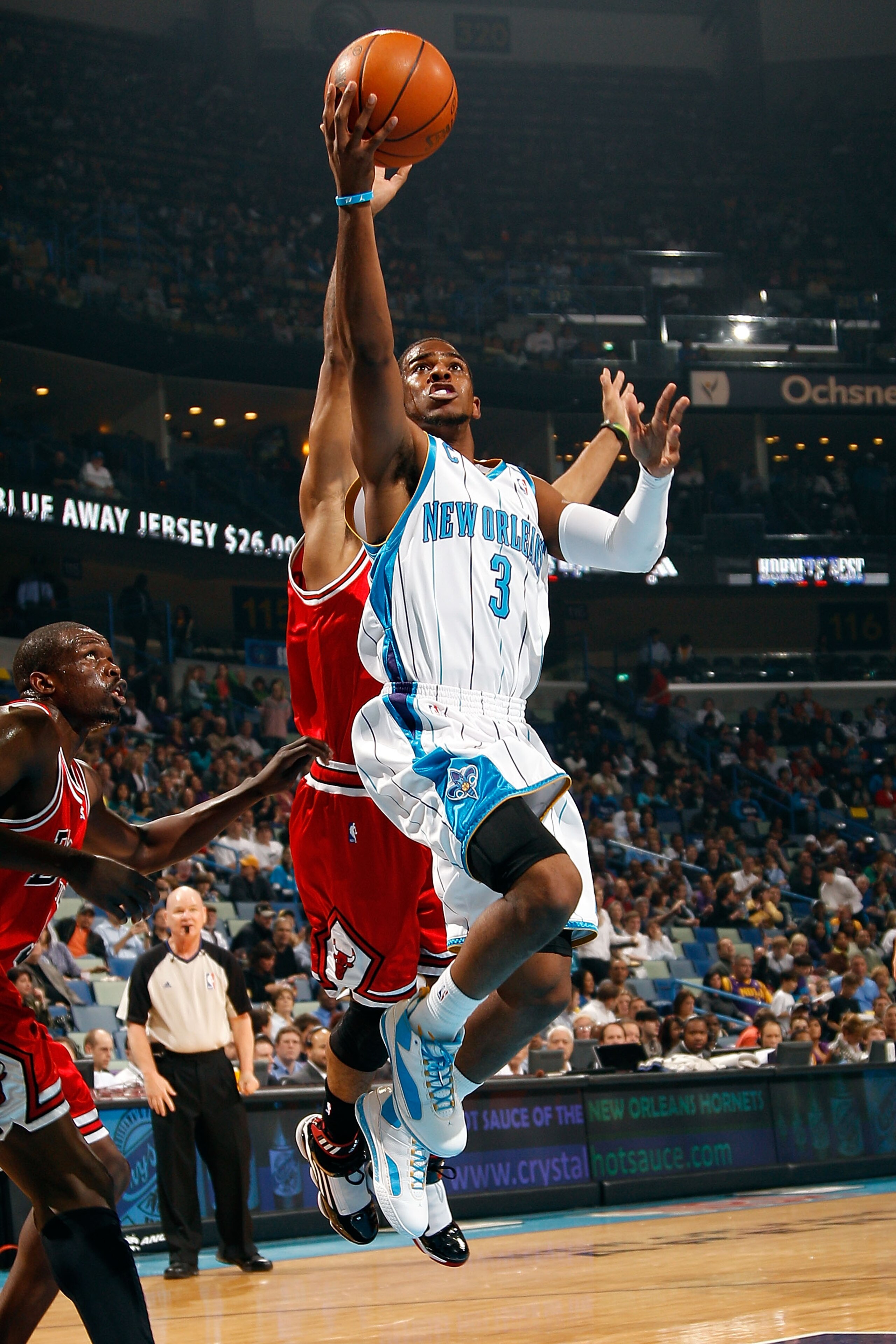 NEW ORLEANS - JANUARY 29:  Chris Paul #3 of the New Orleans Hornets makes a shot over Derrick Rose #1 of the Chicago Bulls at the New Orleans Arena on January 29, 2010 in New Orleans, Louisiana.   NOTE TO USER: User expressly acknowledges and agrees that,