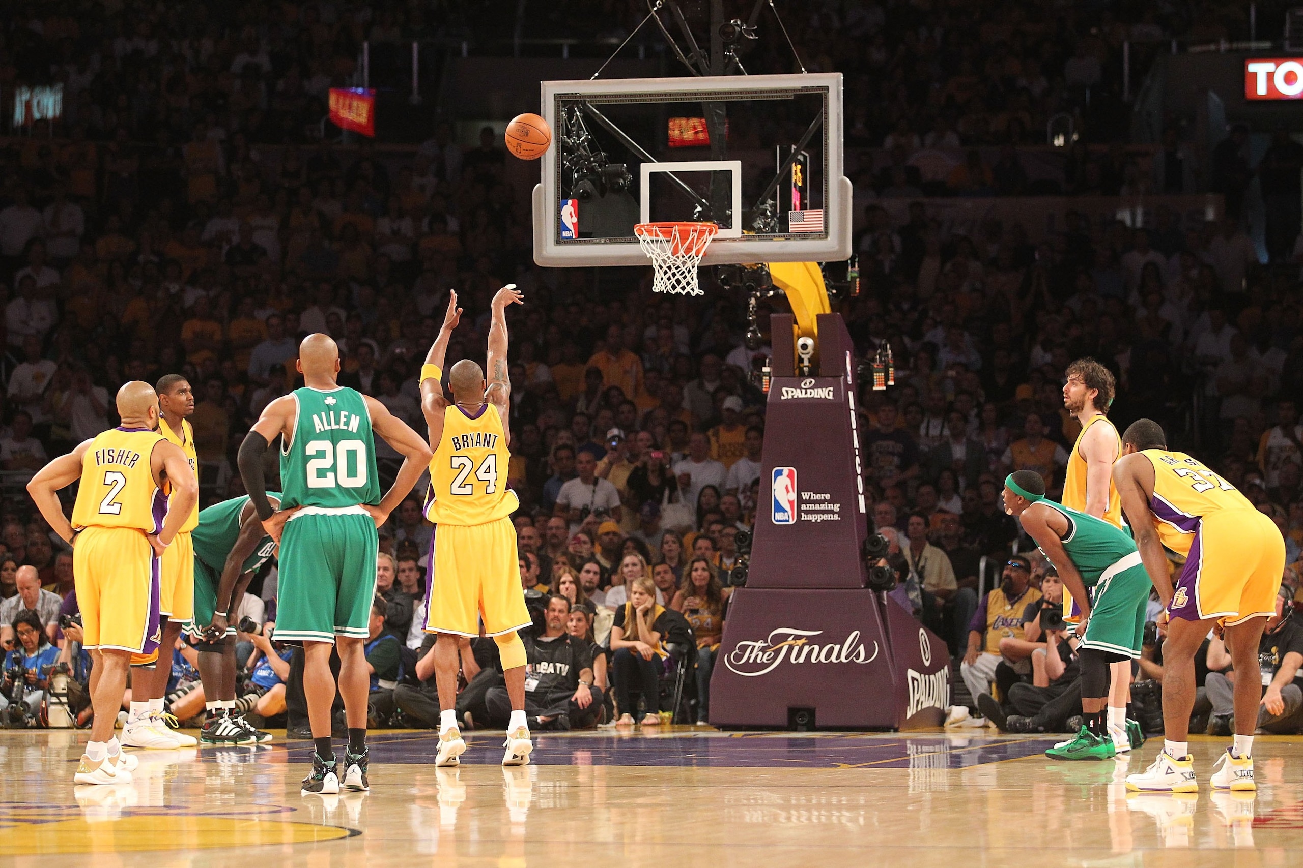 LOS ANGELES, CA - JUNE 17: Kobe Bryant #24 of the Los Angeles Lakers shoots a free throw in Game Seven of the 2010 NBA Finals against the Boston Celtics at Staples Center on June 17, 2010 in Los Angeles, California. NOTE TO USER: User expressly acknowle LOS ANGELES, CA - JUNE 17: Kobe Bryant #24 of the Los Angeles Lakers shoots a free throw in Game Seven of the 2010 NBA Finals against the Boston Celtics at Staples Center on June 17, 2010 in Los Angeles, California. NOTE TO USER: User expressly acknowle