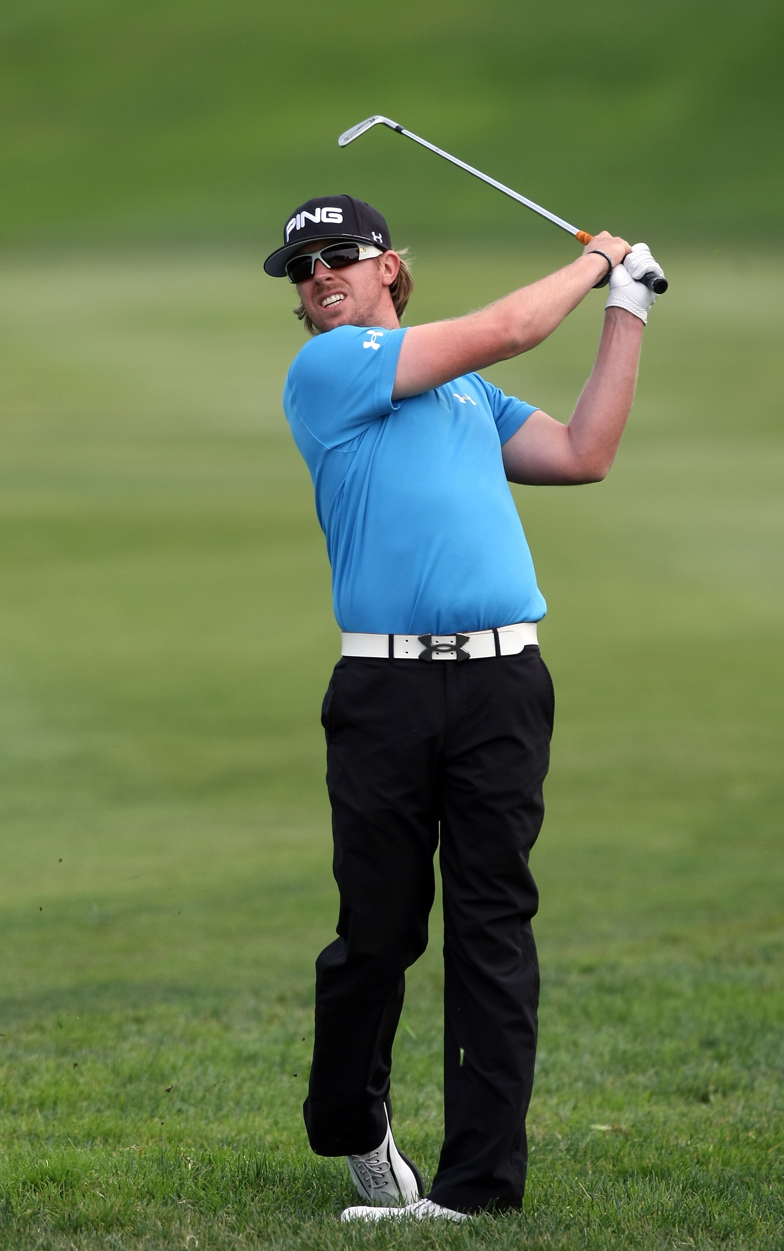LA JOLLA, CA - JANUARY 30:  Hunter Mahan hits off the first fairway during the final round of the Farmers Insurance Open at the Torrey Pines South Course on January 30, 2011 in La Jolla, California.  (Photo by Donald Miralle/Getty Images)