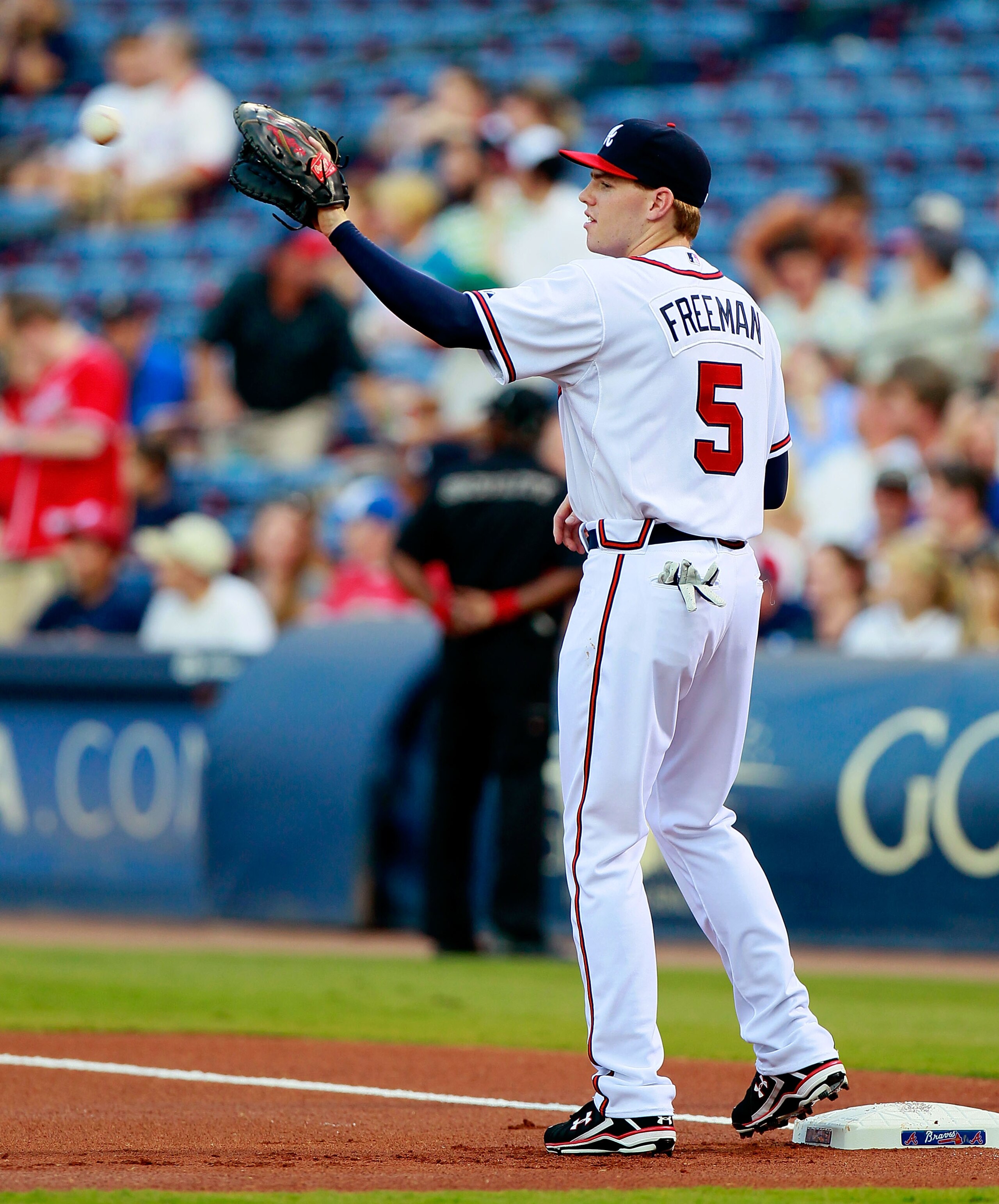 ATLANTA - SEPTEMBER 01:  Freddie Freeman #5 of the Atlanta Braves warms up at first base against the New York Mets at Turner Field on September 1, 2010 in Atlanta, Georgia.  (Photo by Kevin C. Cox/Getty Images)