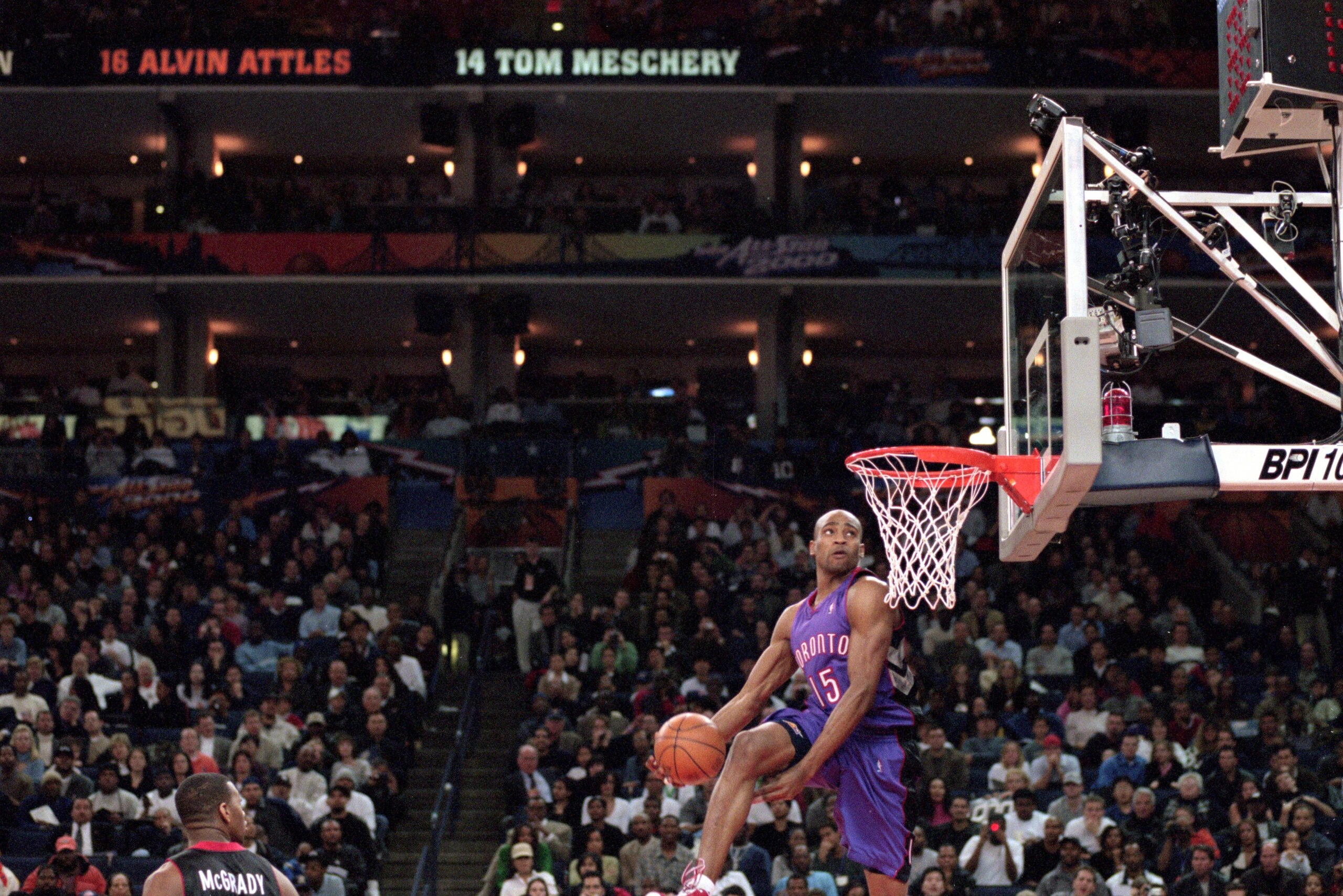 13 Feb 2000: Vince Carter #15 of the Toronto Raptors jumps to dunk the ball during the NBA All - Star Weekend Slam Dunk Contest at the Oakland Coliseum in Oakland, California.
