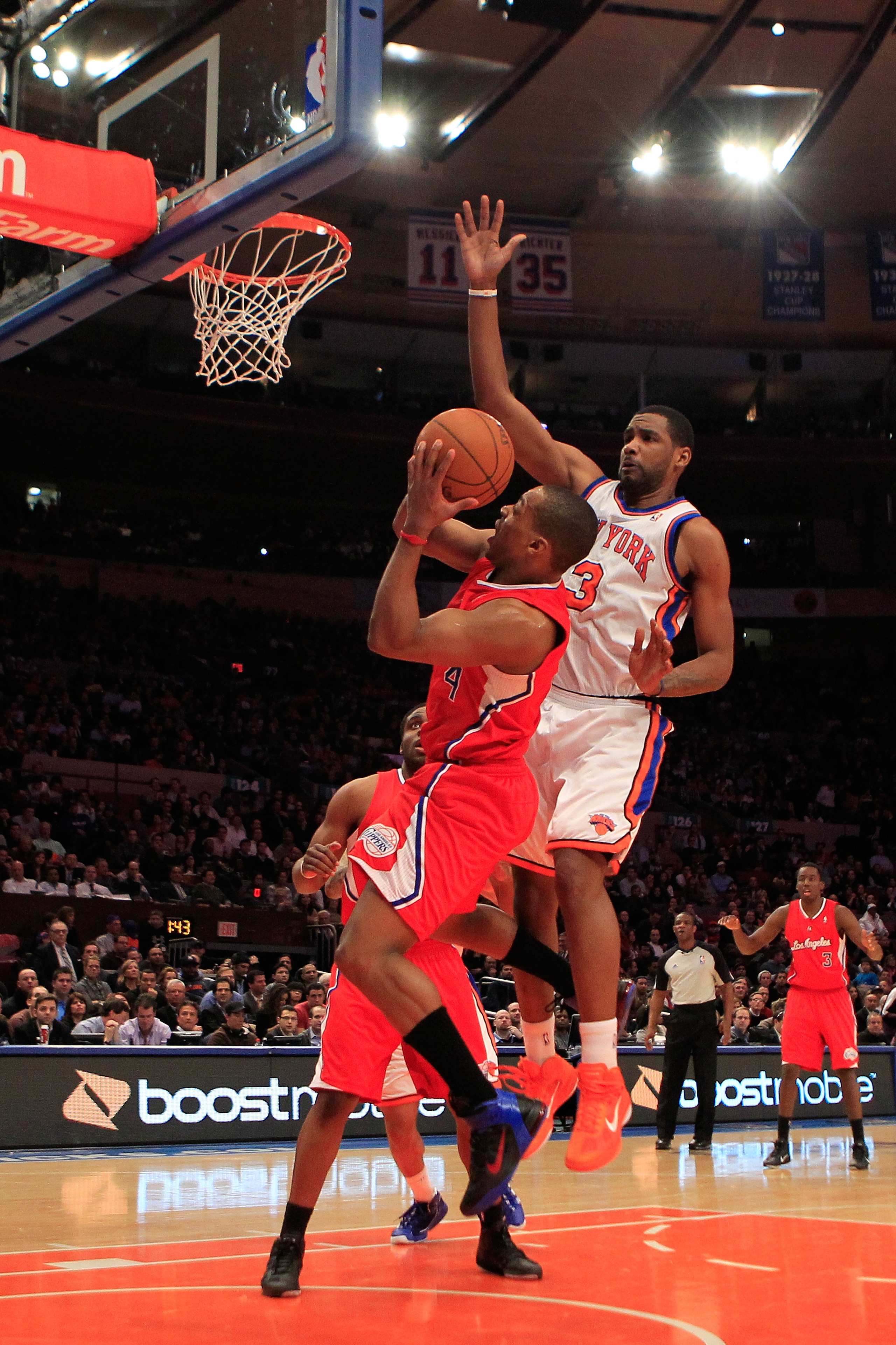 NEW YORK, NY - FEBRUARY 09:  Randy Foye #4 of the Los Angeles Clippers shoots the ball over Shawne Williams #3 of the New York Knicks at Madison Square Garden on February 9, 2011 in New York City. NOTE TO USER: User expressly acknowledges and agrees that,