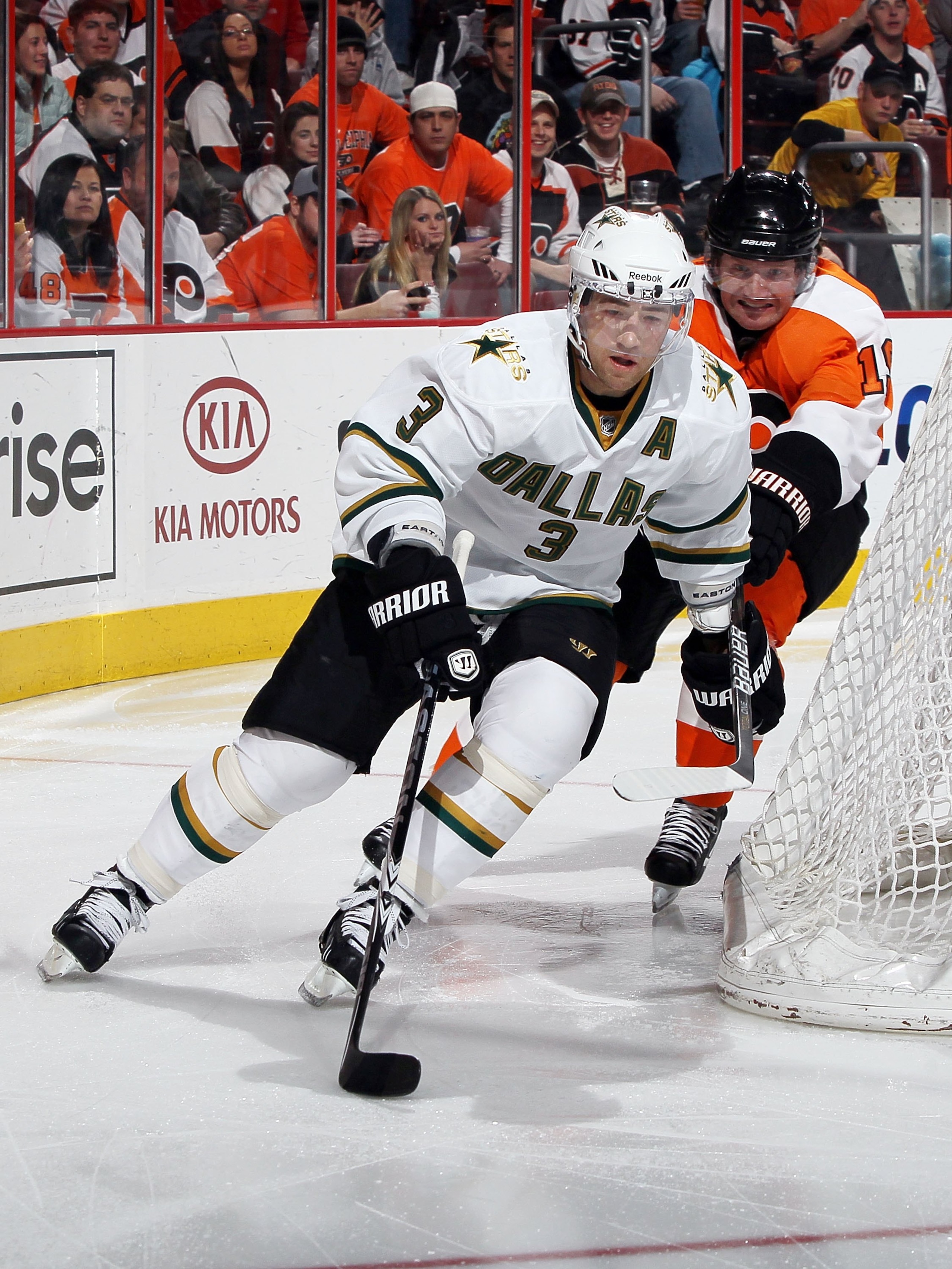 PHILADELPHIA, PA - FEBRUARY 05: Stephane Robidas #3 of the Dallas Stars skates against the Philadelphia Flyers on February 5, 2011 at Wells Fargo Center in Philadelphia, Pennsylvania. The Flyers defeated the Stars 3-1.  (Photo by Jim McIsaac/Getty Images)