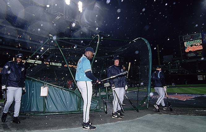 Snow makes for memorable 'slop fest' during 1 of the most famous  bad-weather games in football history