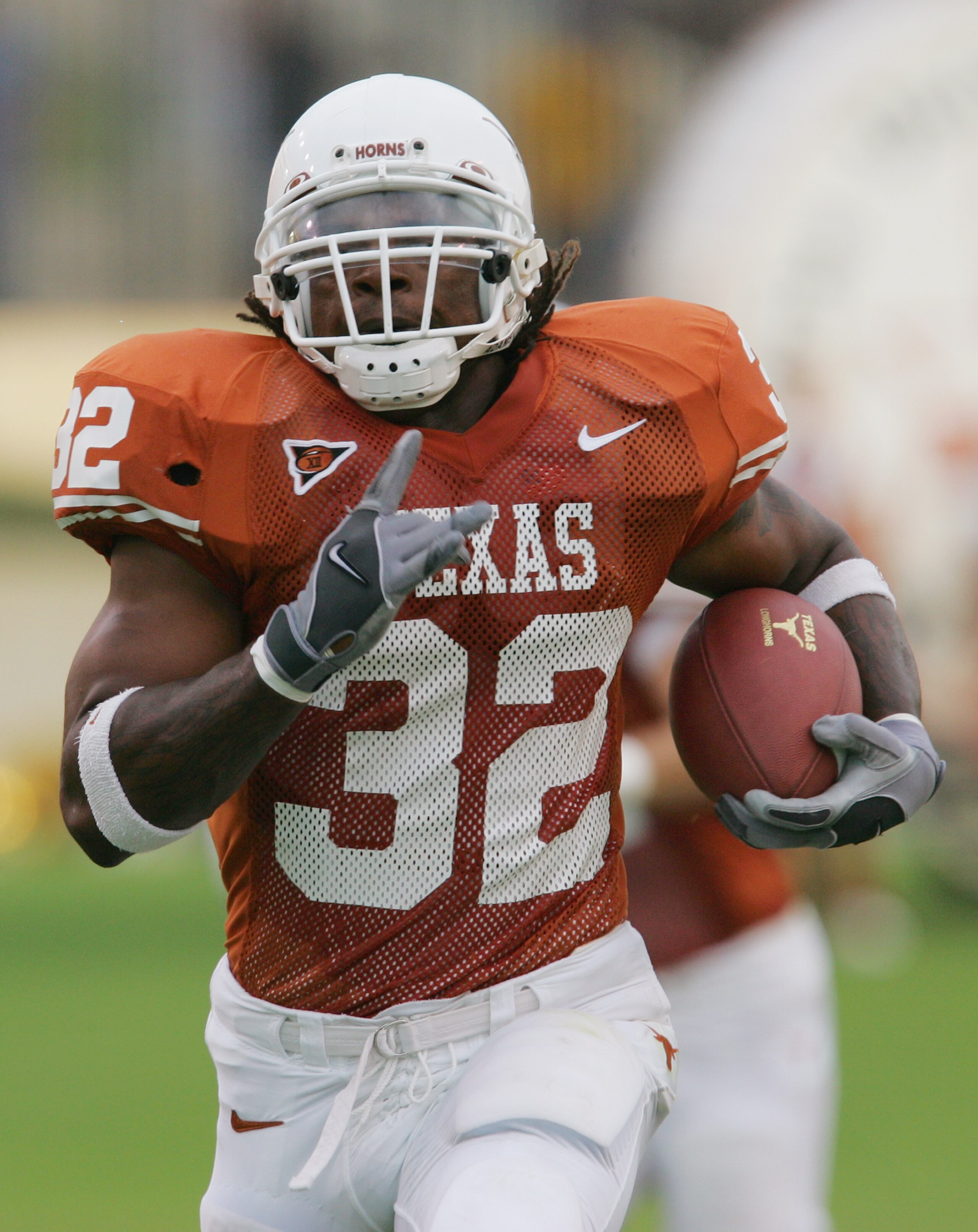 AUSTIN, TX - SEPTEMBER 25: Running back Cedric Benson #32 of the University of Texas at Austin Longhorns carries the ball against the Rice University Owls during the game on September 25, 2004 at Royal-Memorial Stadium in Austin, Texas. Texas won 35-13. AUSTIN, TX - SEPTEMBER 25: Running back Cedric Benson #32 of the University of Texas at Austin Longhorns carries the ball against the Rice University Owls during the game on September 25, 2004 at Royal-Memorial Stadium in Austin, Texas. Texas won 35-13.