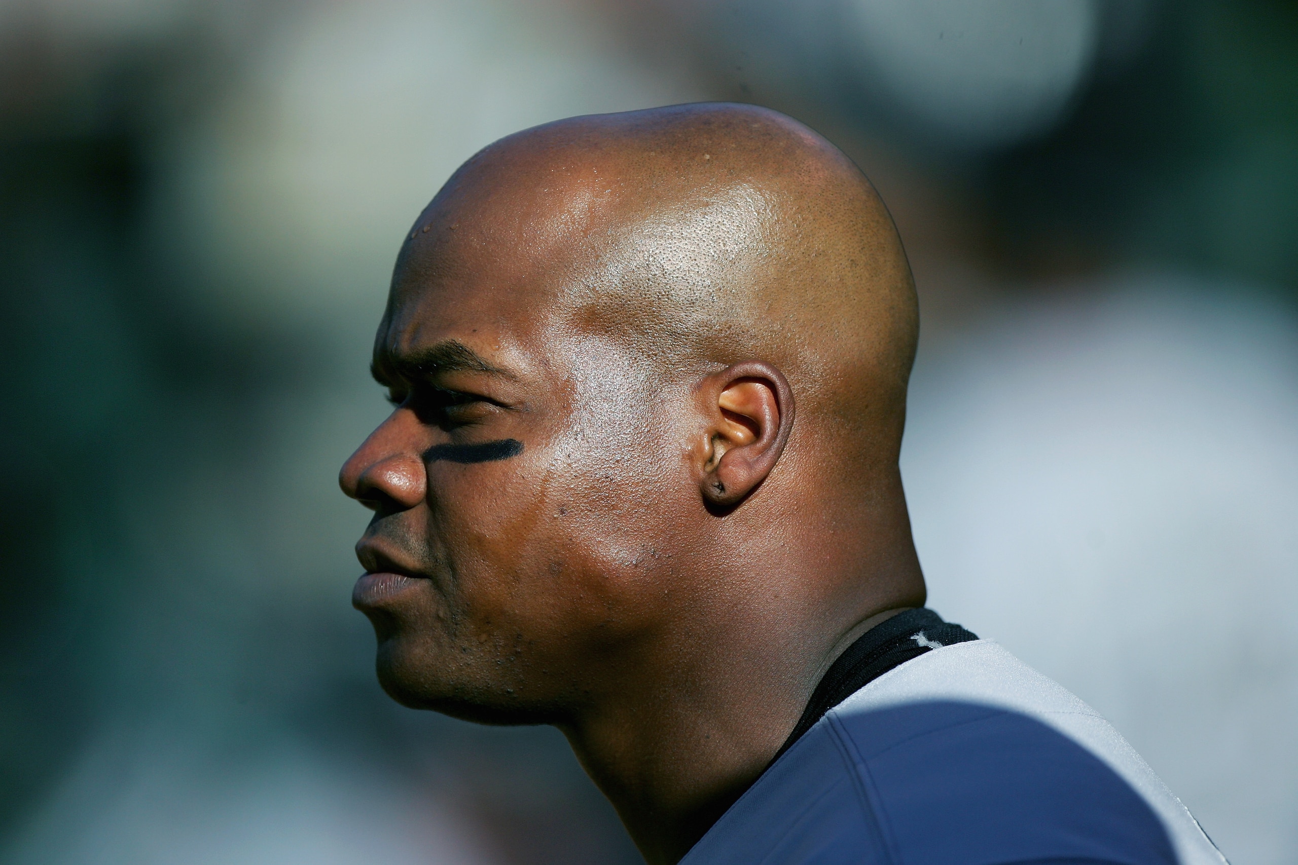 OAKLAND, CA - JULY 2:   Frank Thomas #35 of the Chicago White Sox bats during the game with the Oakland Athletics at McAfee Coliseum on July 2, 2005 in Oakland, California. The Sox won 5-3. (Photo by Jed Jacobsohn/Getty Images)