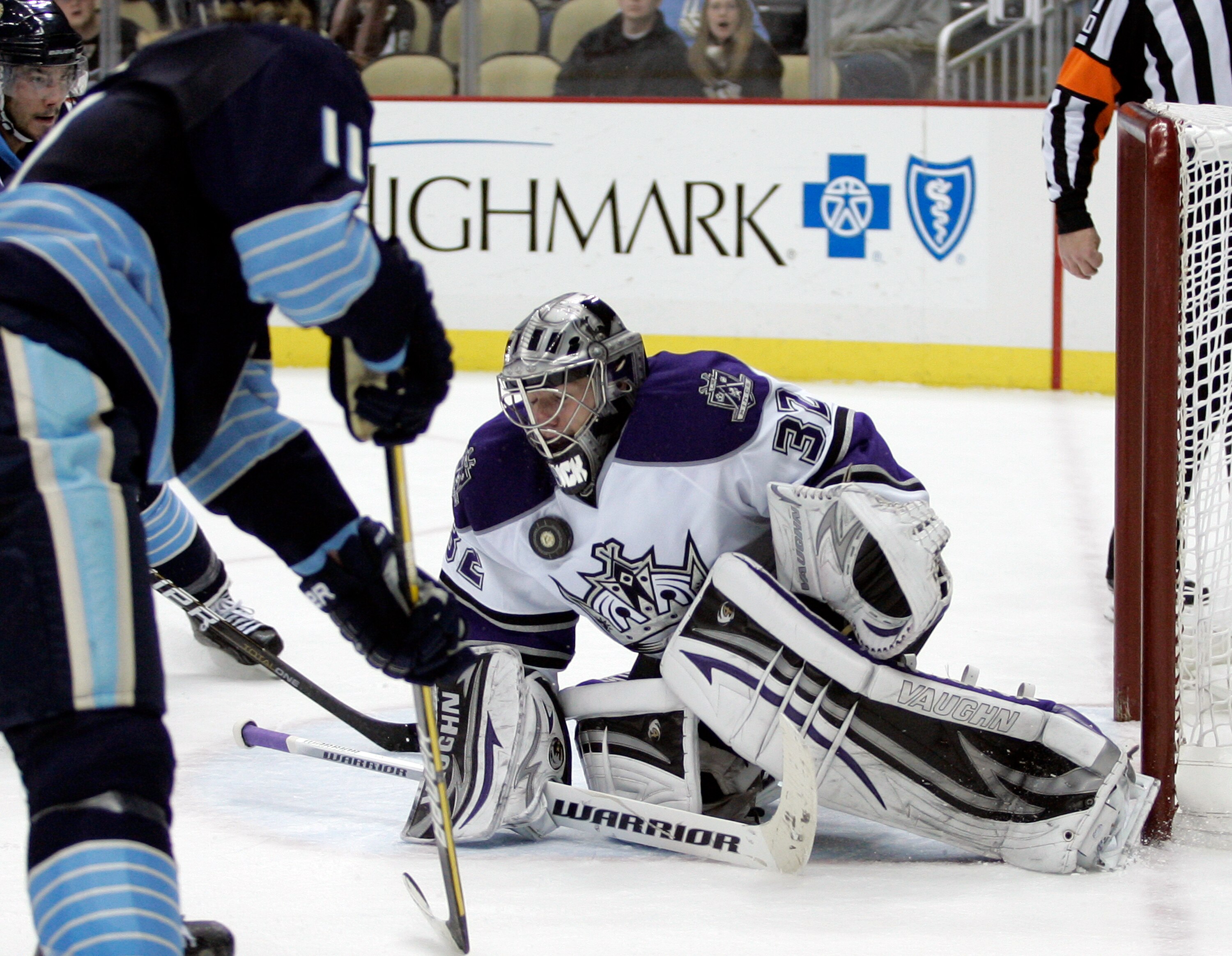 PITTSBURGH, PA - FEBRUARY 10:  Jonathan Quick #32 of the Los Angeles Kings makes a save against the Pittsburgh Penguins at Consol Energy Center on February 10, 2011 in Pittsburgh, Pennsylvania.  The Penguins defeated the Kings 2-1 in overtime.  (Photo by 