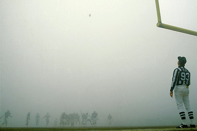 Sunday Night Football on NBC - Officials have warned fans to stop throwing  snowballs on the field or it will result in a 15-yard penalty against the  Bills. 