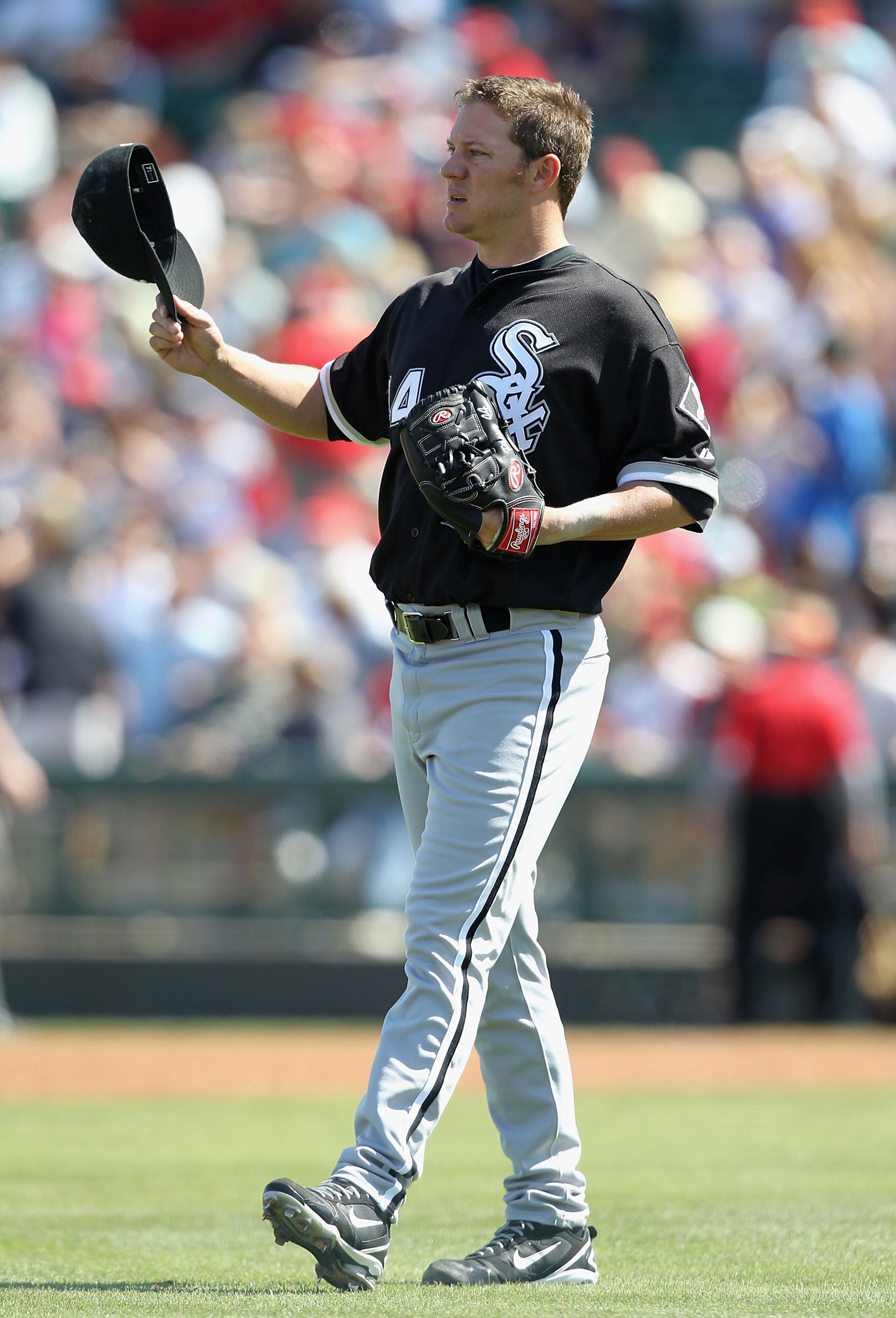 TEMPE, AZ - MARCH 12:  Starting pitcher Jake Peavy #44 of the Chicago White Sox walks to the mound during the MLB spring training game against the Los Angeles Angels of Anaheim at Tempe Diablo Stadium on March 12, 2010 in Tempe, Arizona.  The White Sox de