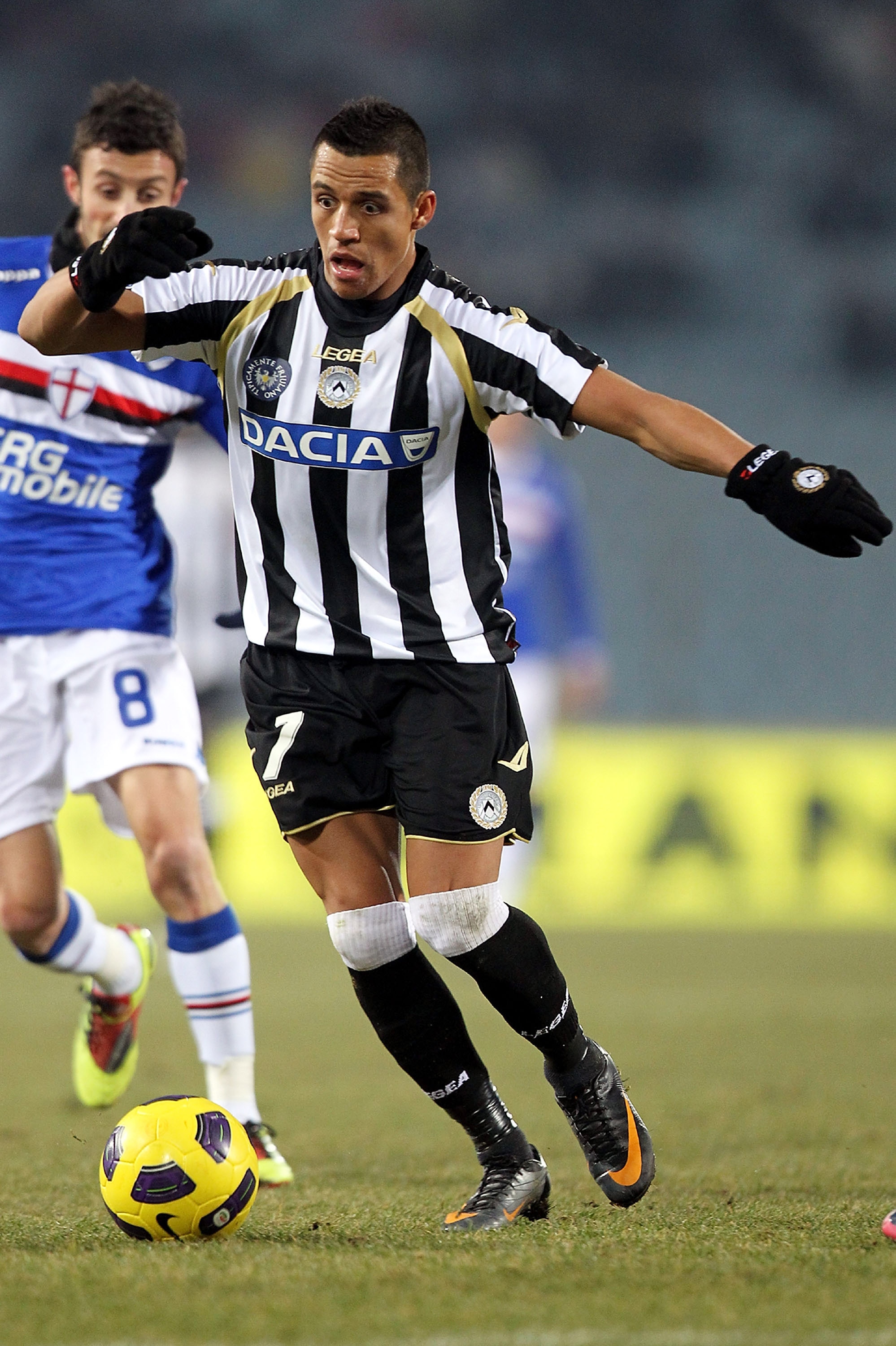UDINE, ITALY - FEBRUARY 05:  Alexis Sanchez of Udinese Calcio in action during the Serie A match between Udinese Calcio and UC Sampdoria at Stadio Friuli on February 5, 2011 in Udine, Italy.  (Photo by Gabriele Maltinti/Getty Images)