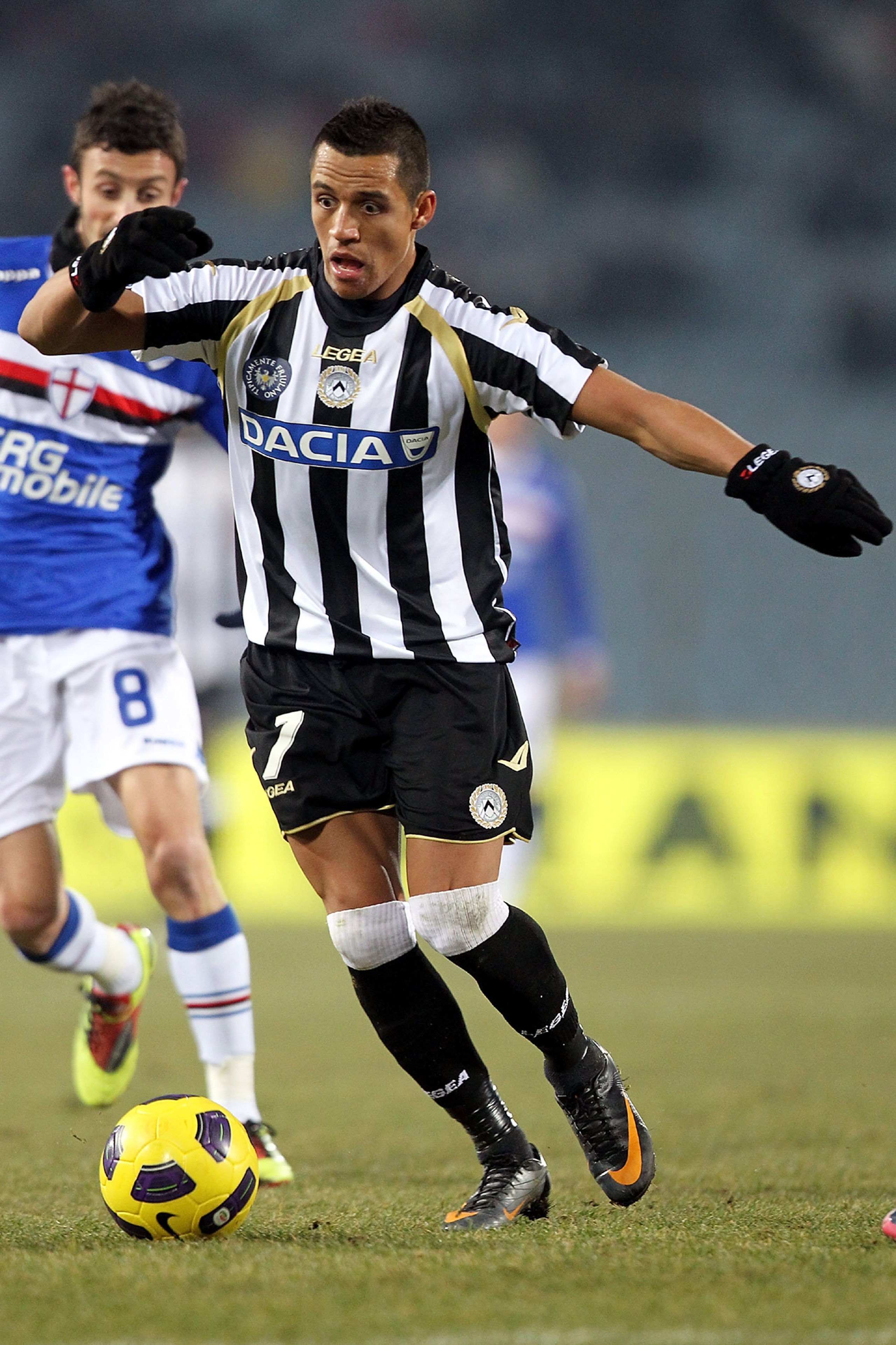 UDINE, ITALY - FEBRUARY 05: Alexis Sanchez of Udinese Calcio in action during the Serie A match between Udinese Calcio and UC Sampdoria at Stadio Friuli on February 5, 2011 in Udine, Italy. (Photo by Gabriele Maltinti/Getty Images) UDINE, ITALY - FEBRUARY 05: Alexis Sanchez of Udinese Calcio in action during the Serie A match between Udinese Calcio and UC Sampdoria at Stadio Friuli on February 5, 2011 in Udine, Italy. (Photo by Gabriele Maltinti/Getty Images)