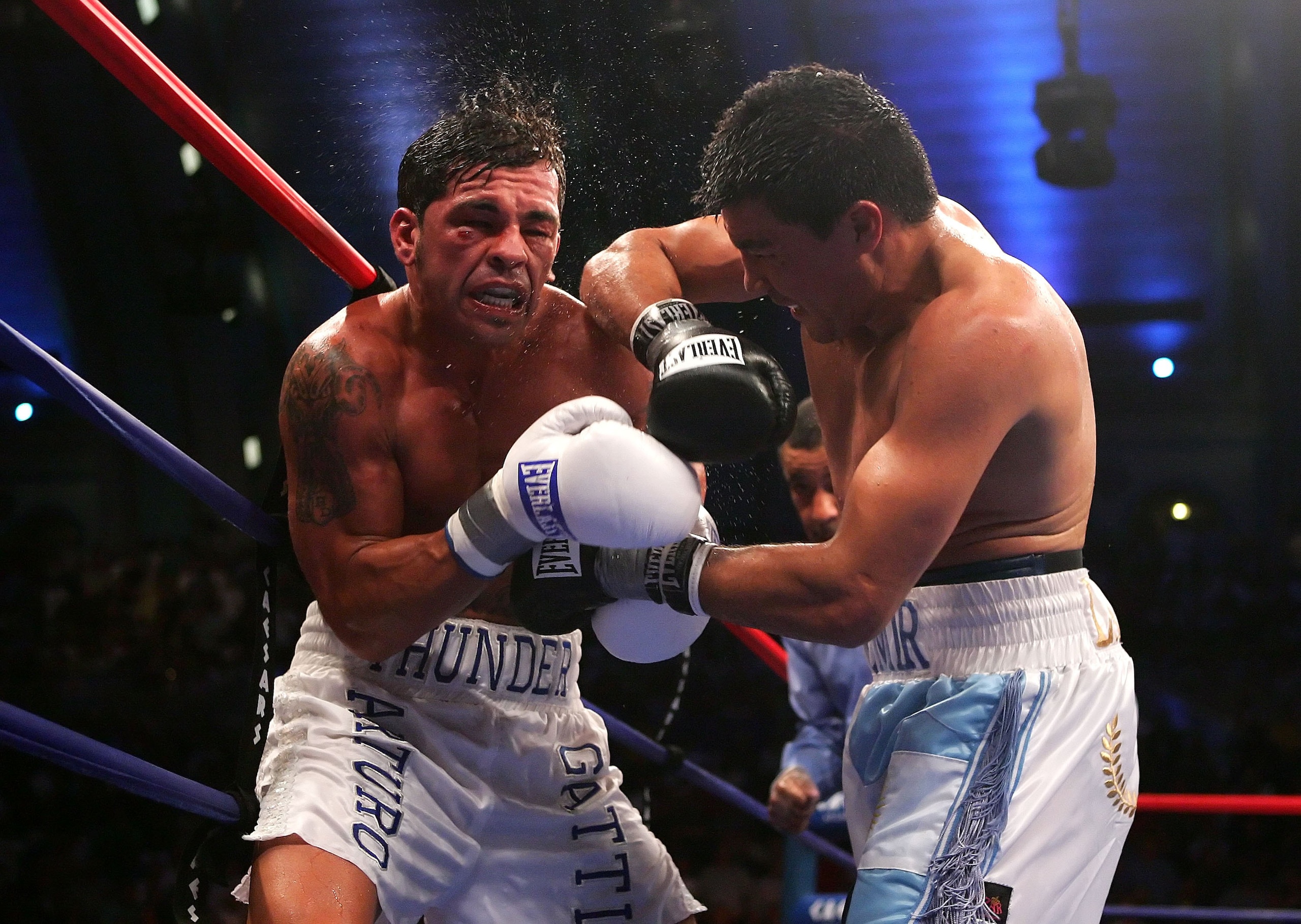 ATLANTIC CITY, NJ - JULY 22:  Carlos Baldomir lands an elbow against Arturo Gatti during their WBC/IBA Welterweight Championship fight at Boardwalk Hall July 22, 2006 in Atlantic City, New Jersey.  (Photo by Al Bello/Getty Images)