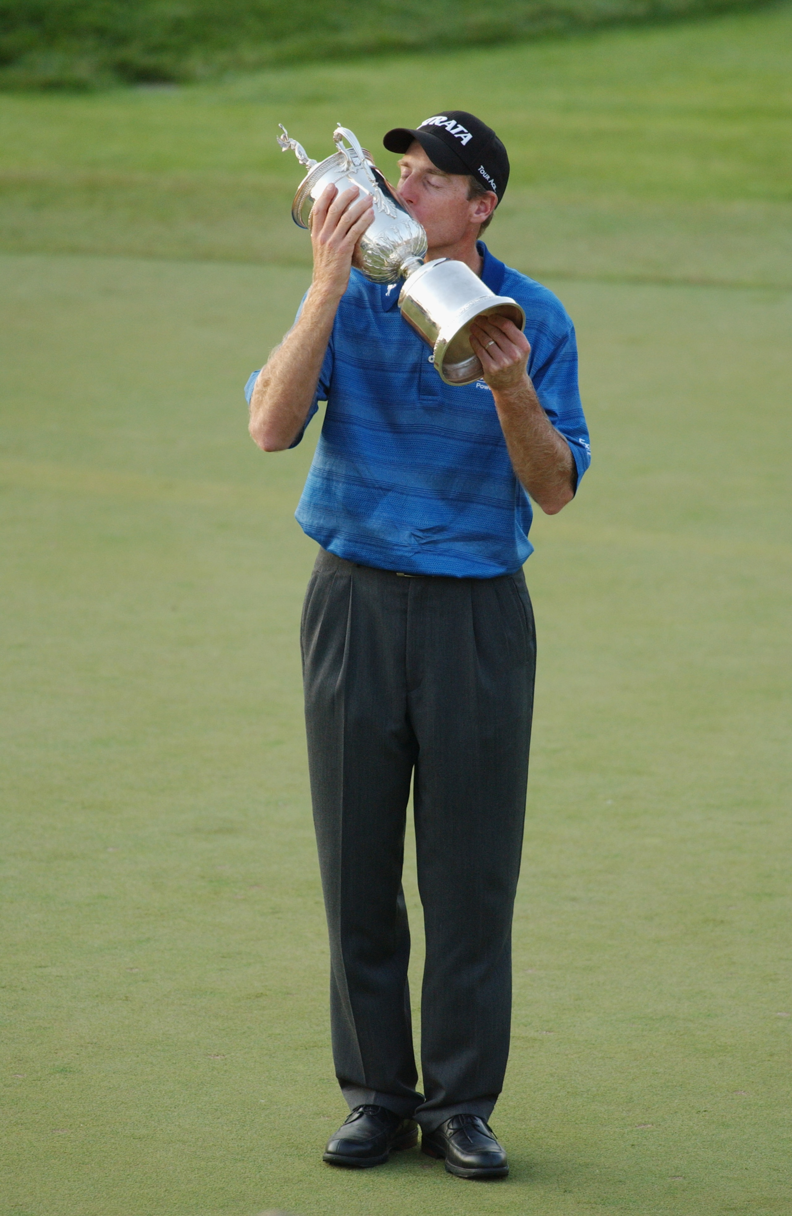 OLYMPIA FIELDS, IL - JUNE 15: Jim Furyk kisses the trophy after winning the 2003 US Open on the North Course at the Olympia Fields Country Club on June 15, 2003 in Olympia Fields, Illinois. (Photo by Matthew Stockman/Getty Images) OLYMPIA FIELDS, IL - JUNE 15: Jim Furyk kisses the trophy after winning the 2003 US Open on the North Course at the Olympia Fields Country Club on June 15, 2003 in Olympia Fields, Illinois. (Photo by Matthew Stockman/Getty Images)