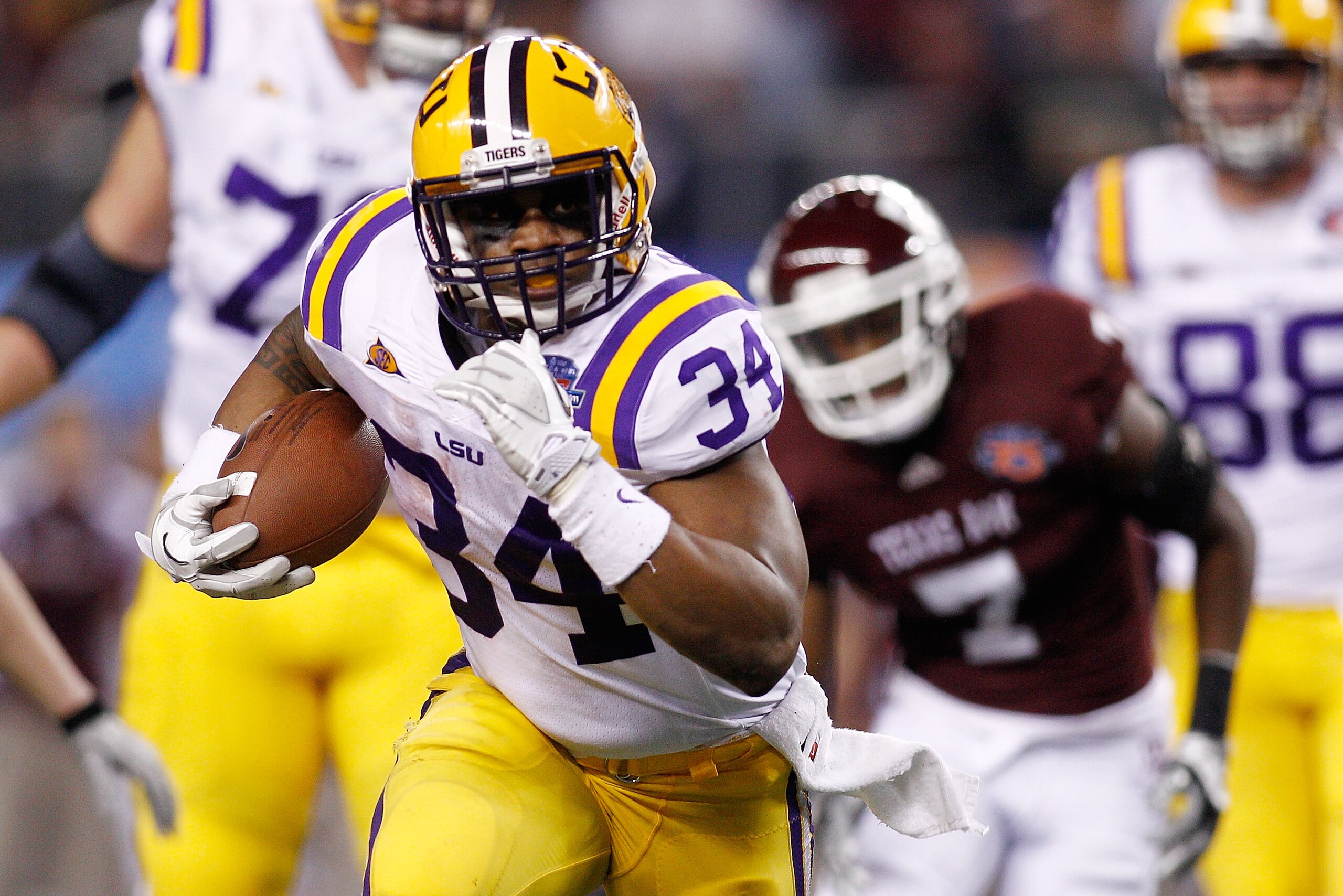 ARLINGTON, TX - JANUARY 07:  Stevan Ridley #34 of the Louisiana State University Tigers runs in for a touchdown during the game against the Texas A&M Aggies during the AT&T Cotton Bowl at Cowboys Stadium on January 7, 2011 in Arlington, Texas.  (Photo by 