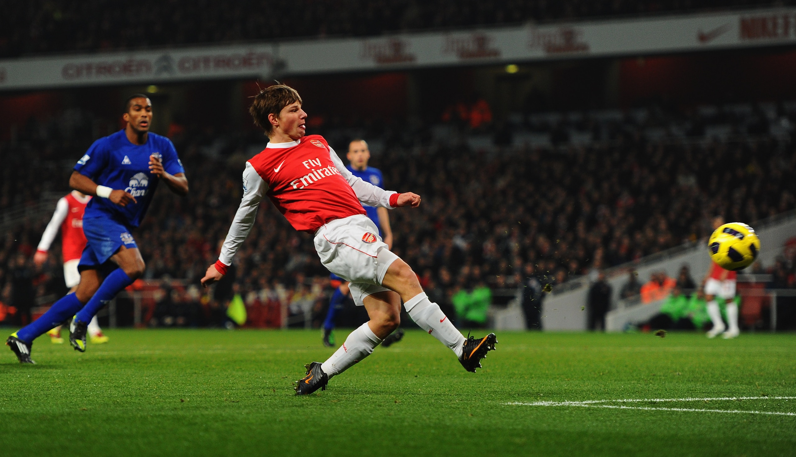 LONDON, ENGLAND - FEBRUARY 01: Andrey Arshavin of Arsenal scores their first goal during the Barclays Premier League match between Arsenal and Everton at the Emirates Stadium on February 1, 2011 in London, England. (Photo by Mike Hewitt/Getty Images) LONDON, ENGLAND - FEBRUARY 01: Andrey Arshavin of Arsenal scores their first goal during the Barclays Premier League match between Arsenal and Everton at the Emirates Stadium on February 1, 2011 in London, England. (Photo by Mike Hewitt/Getty Images)