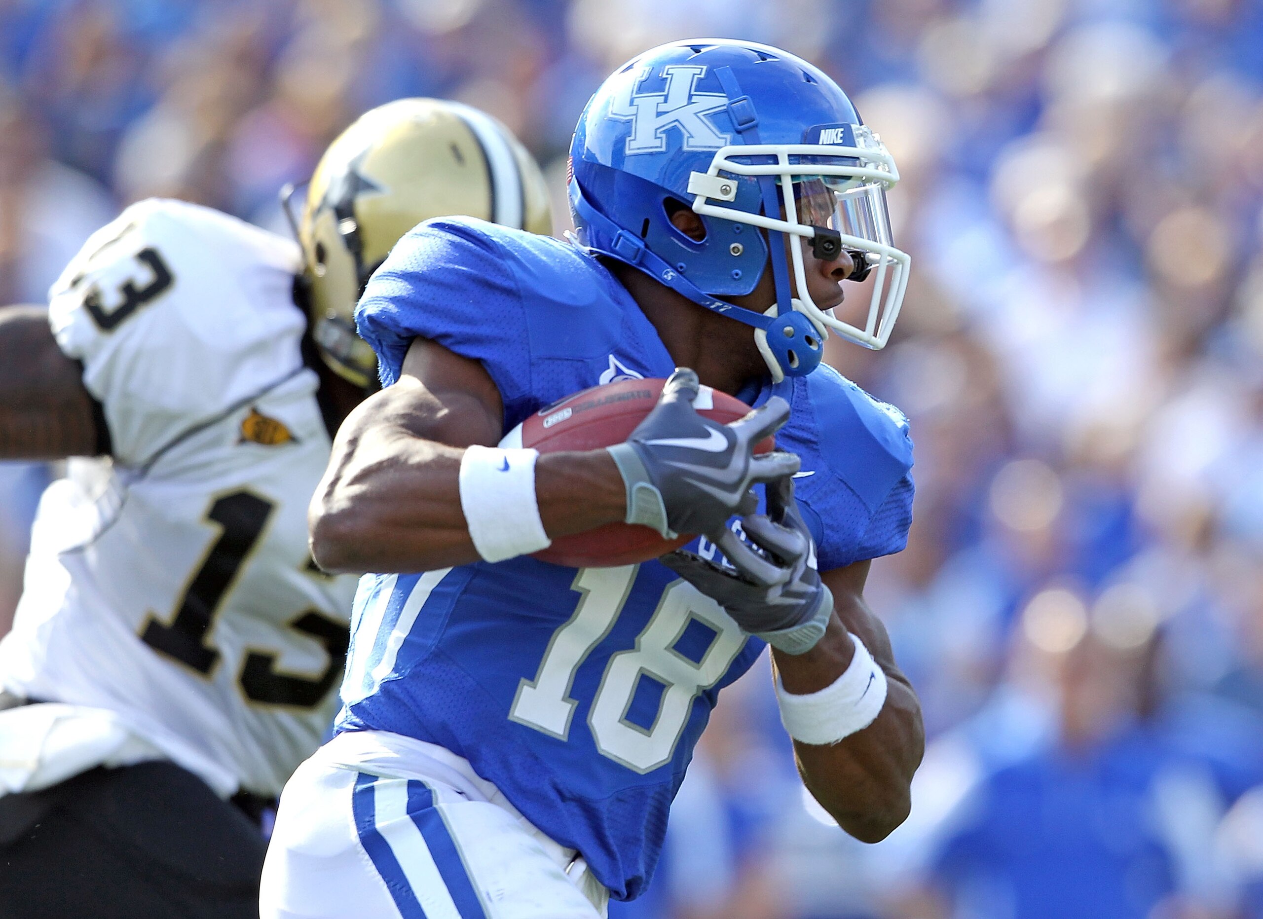 LEXINGTON, KY - NOVEMBER 13: Randall Cobb #18 of the Kentucky Wildcats runs with the ball during the game against the Vanderbilt Commodores at Commonwealth Stadium on November 13, 2010 in Lexington, Kentucky. Kentucky won 38-20. (Photo by Andy Lyons/Get LEXINGTON, KY - NOVEMBER 13: Randall Cobb #18 of the Kentucky Wildcats runs with the ball during the game against the Vanderbilt Commodores at Commonwealth Stadium on November 13, 2010 in Lexington, Kentucky. Kentucky won 38-20. (Photo by Andy Lyons/Get