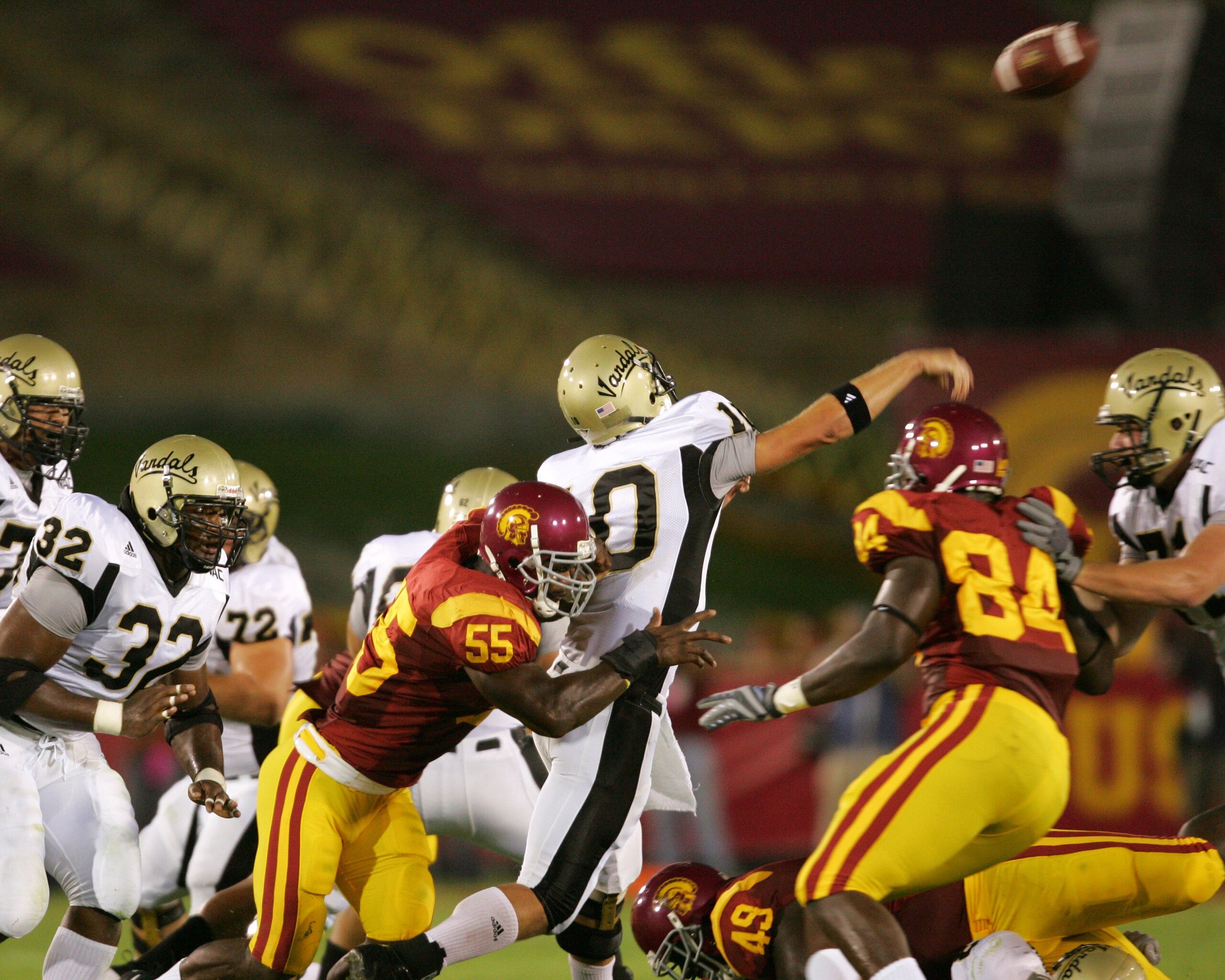 LOS ANGELES - SEPTEMBER 1:  USC linebacker Keith Rivers #55 unloads on Idaho quarterback Nate Enderle #10 in the top-ranked Trojans 38-10 win over the Vandals at the Los Angeles Memorial Coliseum on September 1, 2007 in Los Angeles, California. The top-ra