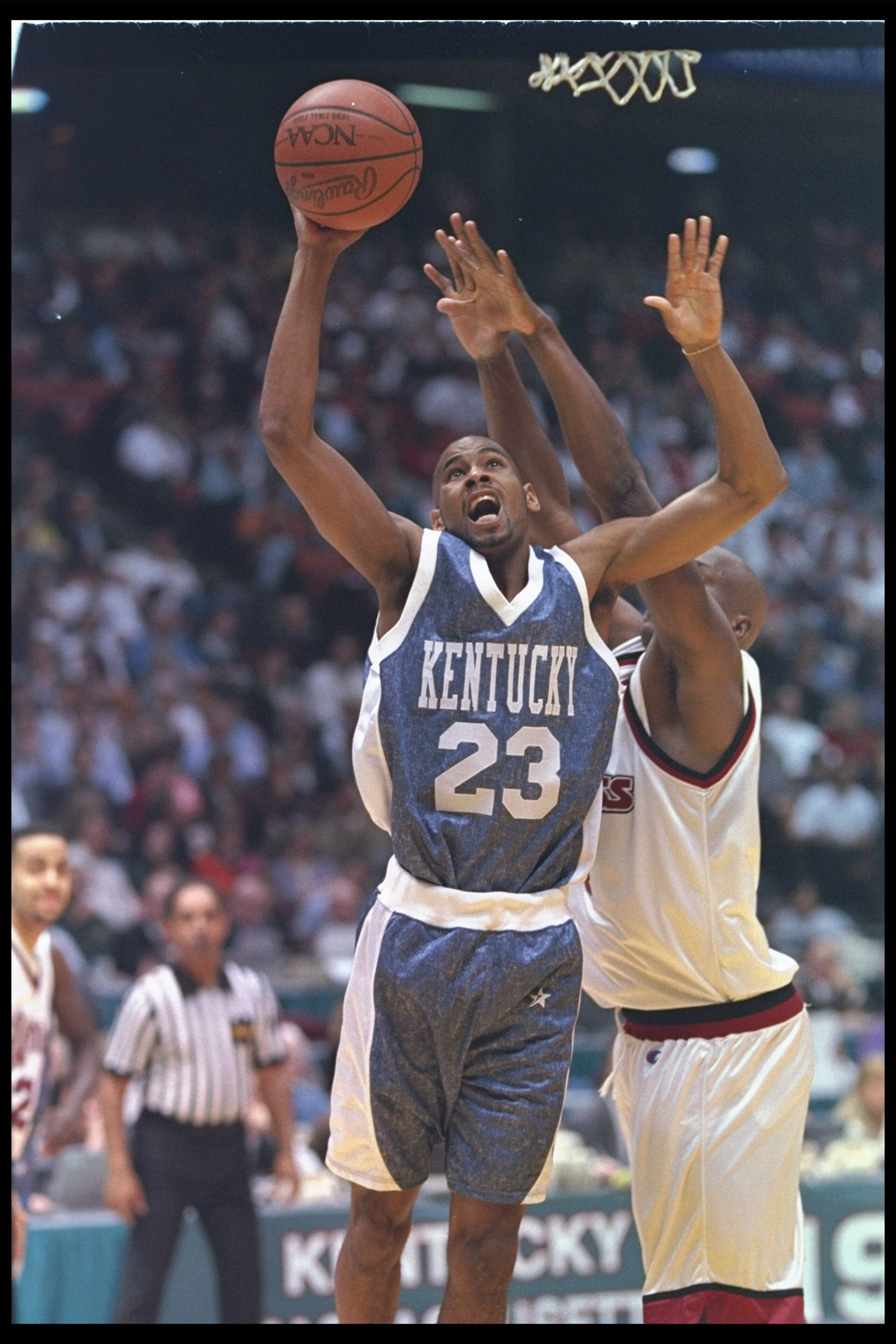 30 Mar 1996:  Guard Derek Anderson of the Kentucky Wildcats goes up for two during a game against the Masssachusetts Minutemen at the Meadowlands in East Rutherford, New Jersey.  Kentucky won the game, 81-74. Mandatory Credit: Doug Pensinger/Allsport