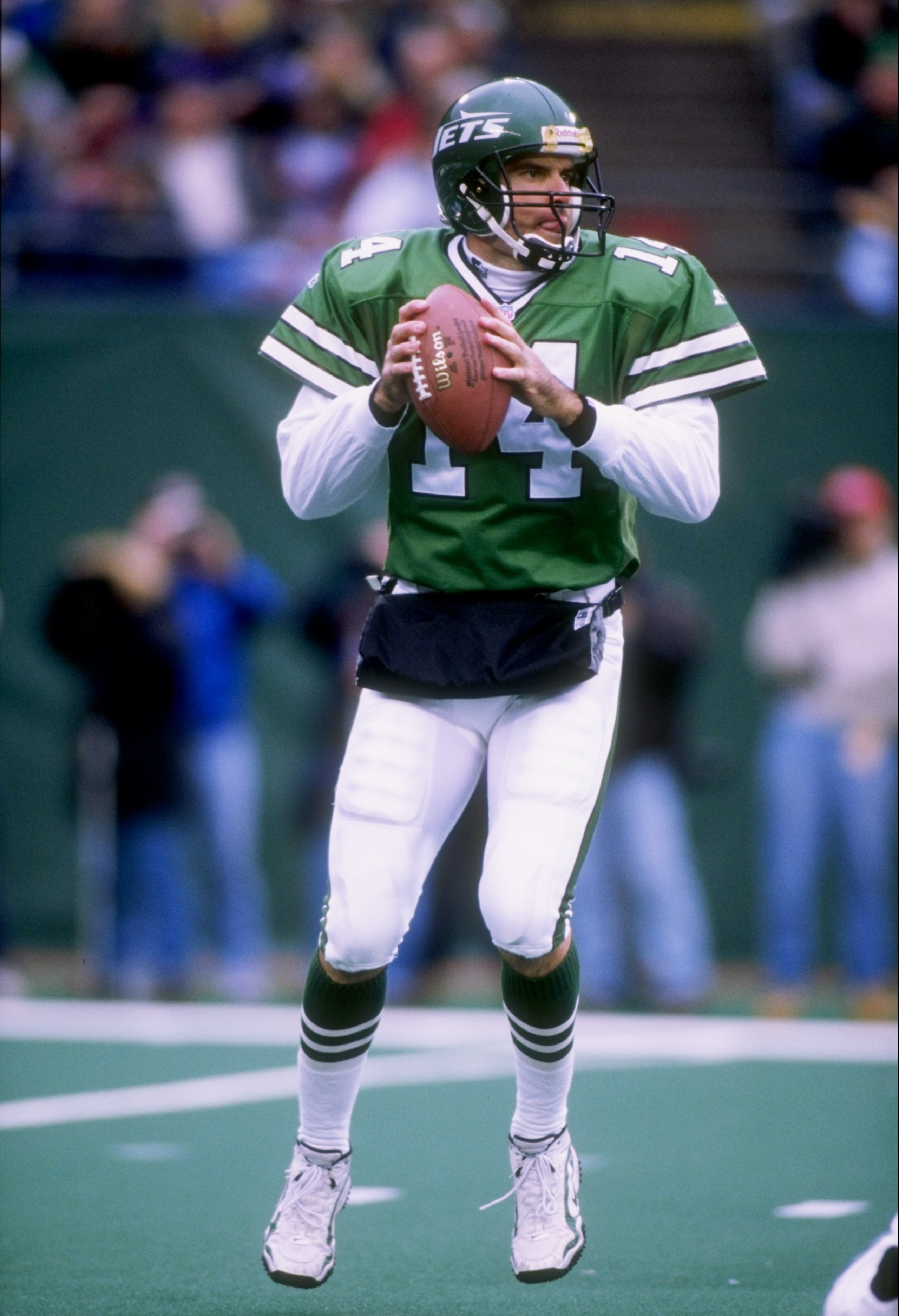 23 Nov 1997:  Quarterback Neil O''Donnell of the New York Jets sits in the pocket during the Jets 23-21 win over the Minnesota Vikings at the Meadowlands Stadium in East Rutherford, New Jersey. Mandatory Credit: Al Bello  /Allsport