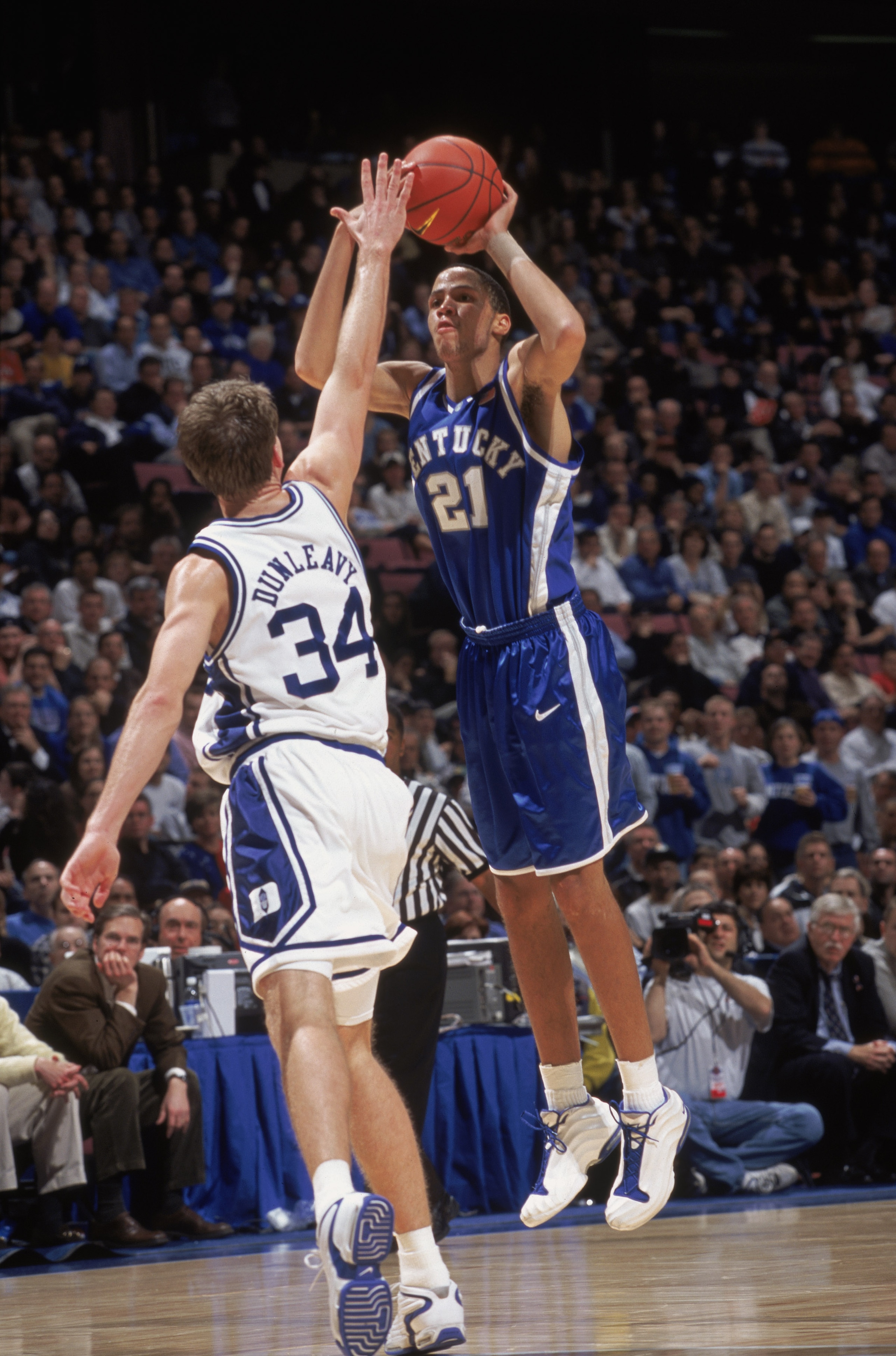 18 Dec 2001:  Tayshaun Prince #21 of the Kentucky Wildcats shoots a jump shot during the college basketball game against the Duke Blue Devils, part of the Jimmy V Classic at Continental Airlines Arena in East Rutherford, New Jersey.  Duke edged Kentucky 9