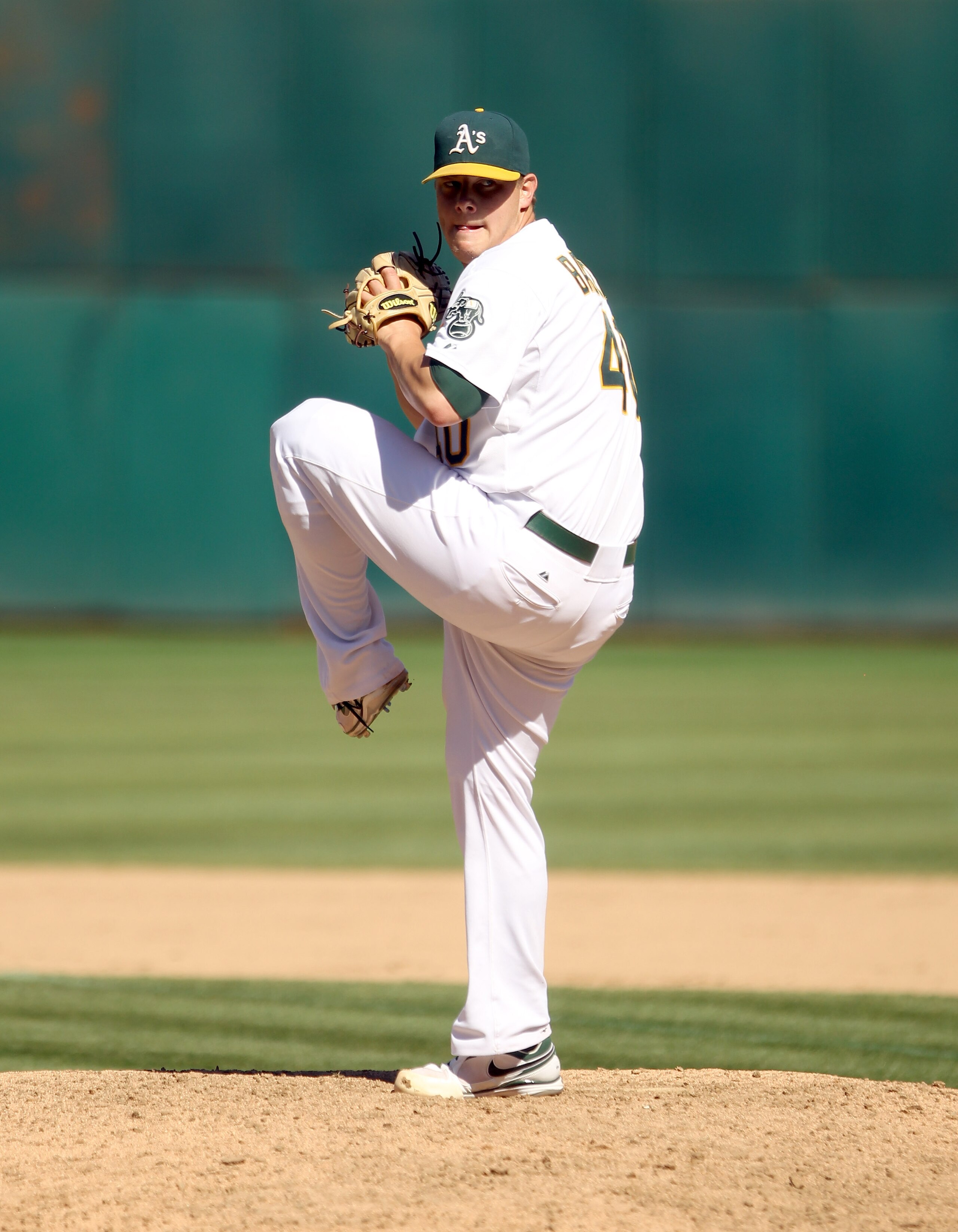 OAKLAND, CA - SEPTEMBER 06:  Andrew Bailey #40 of the Oakland Athletics pitches against the Seattle Mariners at the Oakland-Alameda County Coliseum on September 6, 2010 in Oakland, California.  (Photo by Ezra Shaw/Getty Images)